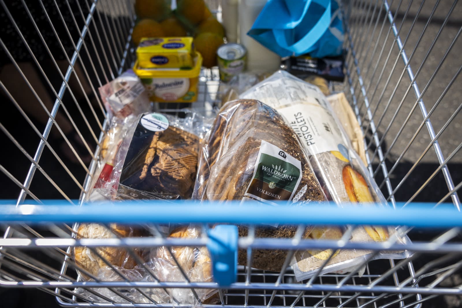 Baas Joris komt met ludiek kerstcadeau voor werknemers: maand lang gratis boodschappen doen