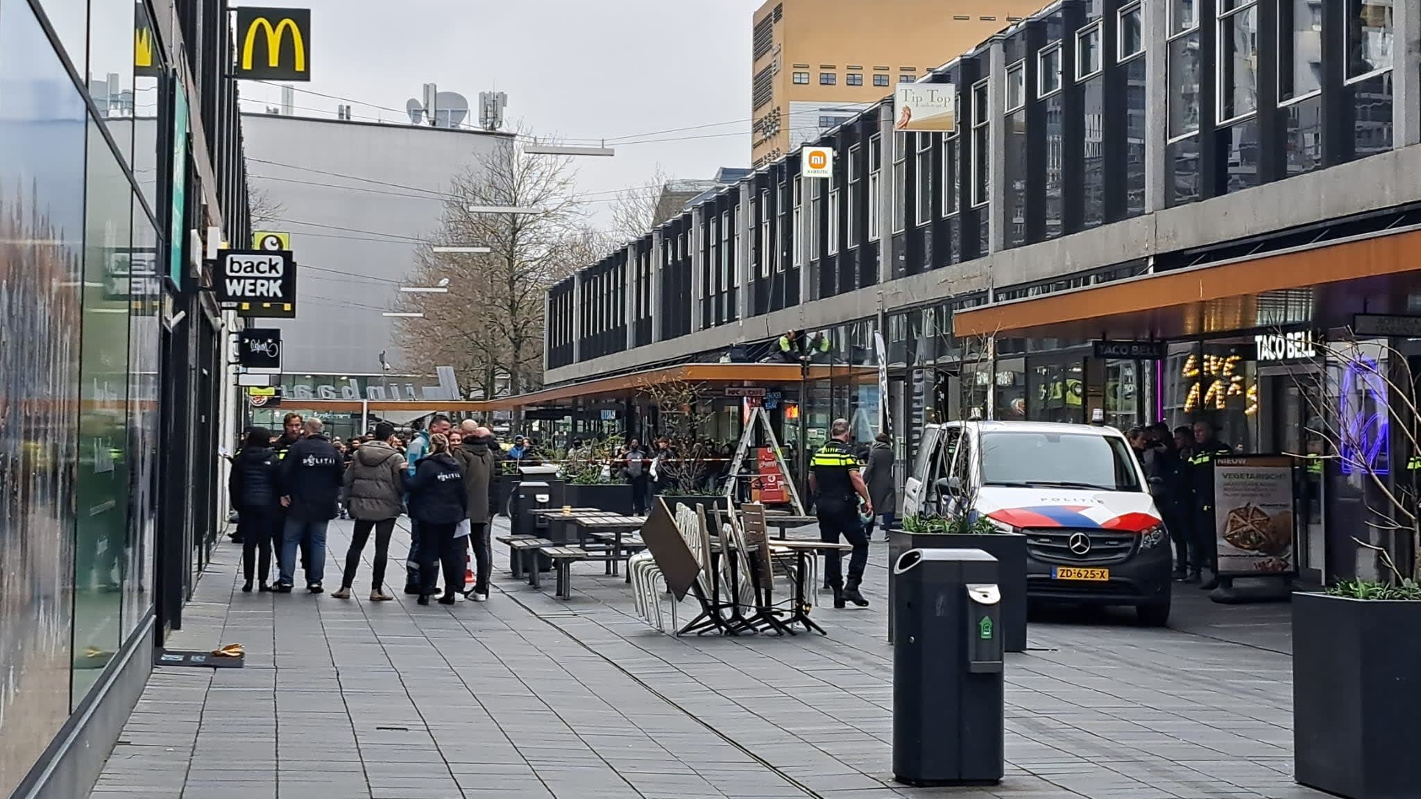 Slachtoffer (22) steekpartij Korte Lijnbaan in Rotterdam overleden