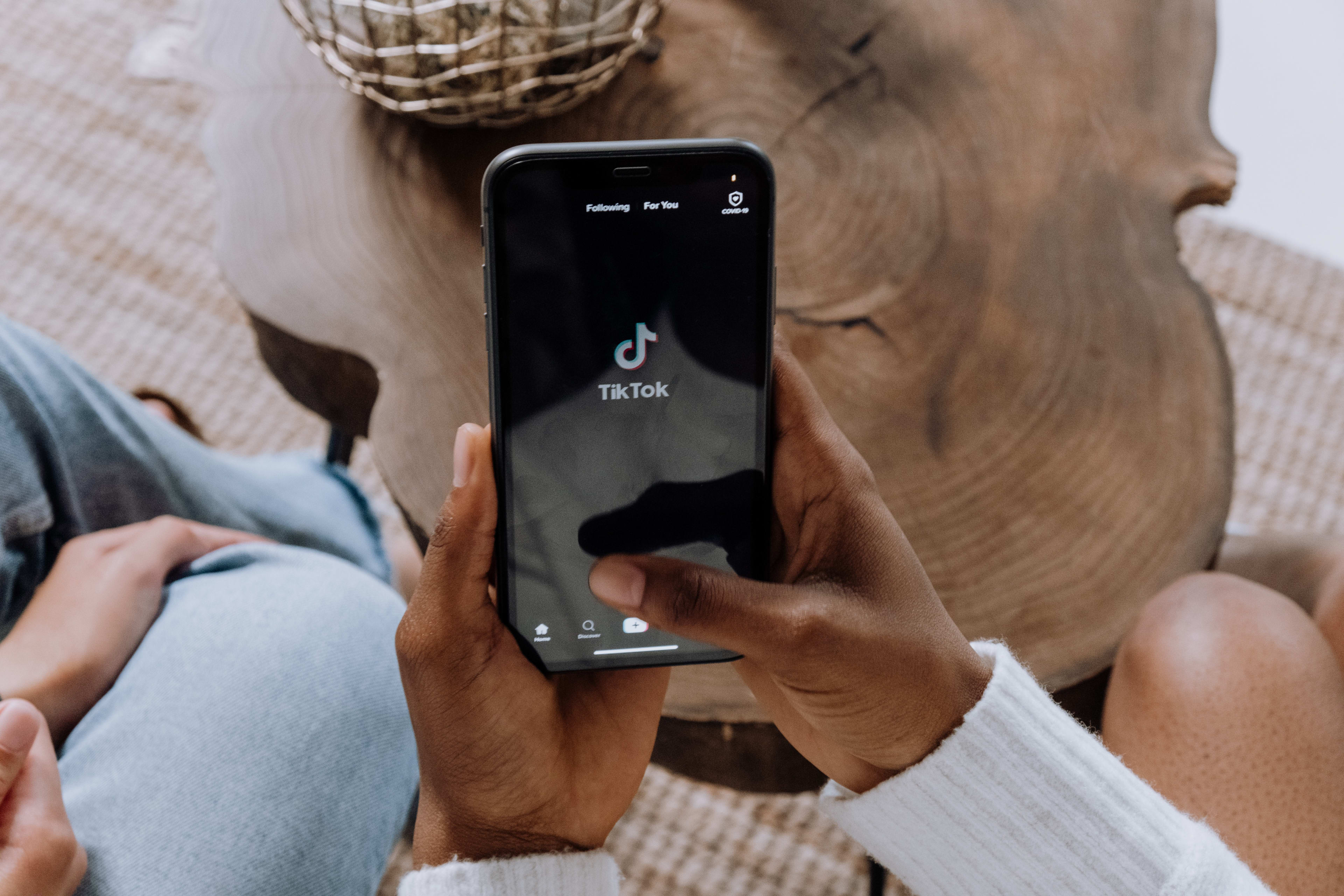 TikTok krijgt boete om schenden van privacy kinderen