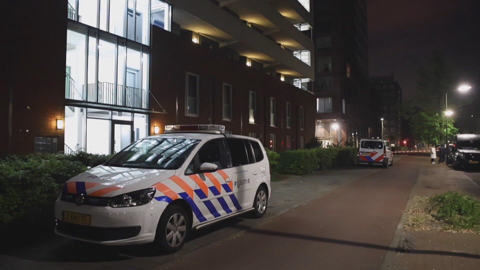 Explosie bij appartementencomplex Den Haag, politie lost schoten