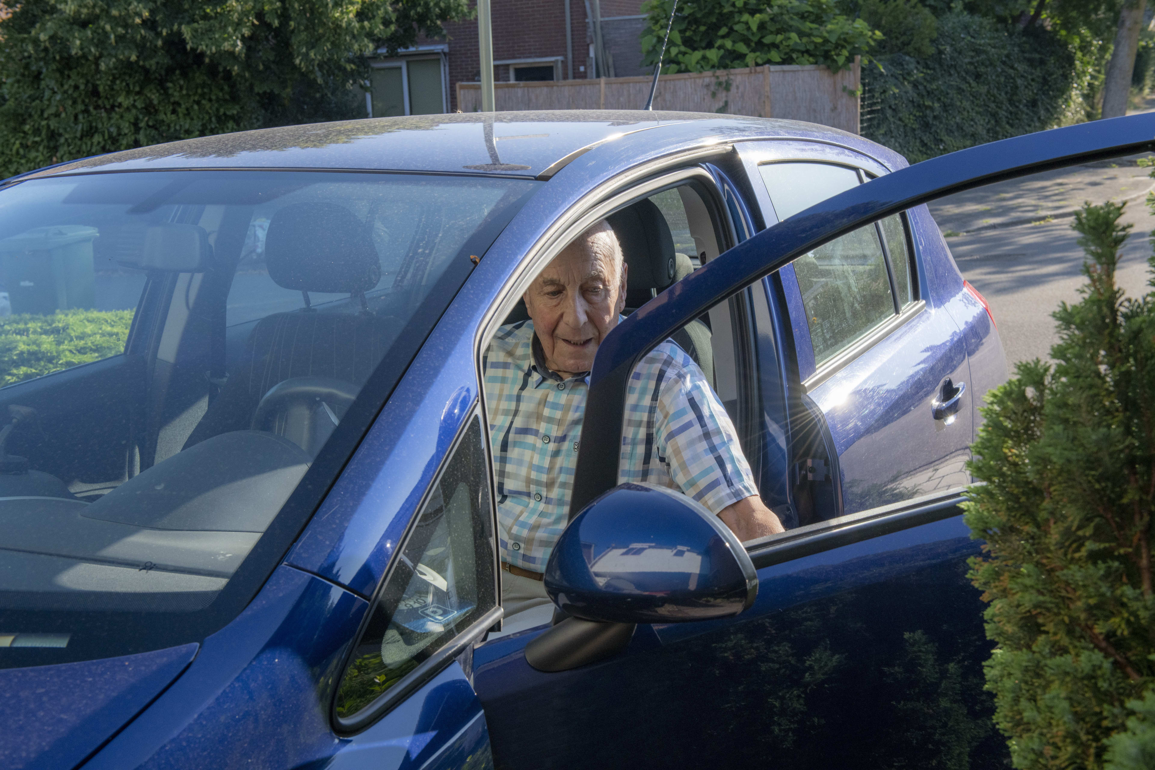 Roekeloze ouderen mogen kiezen: rijbewijs inleveren of dure rijtest