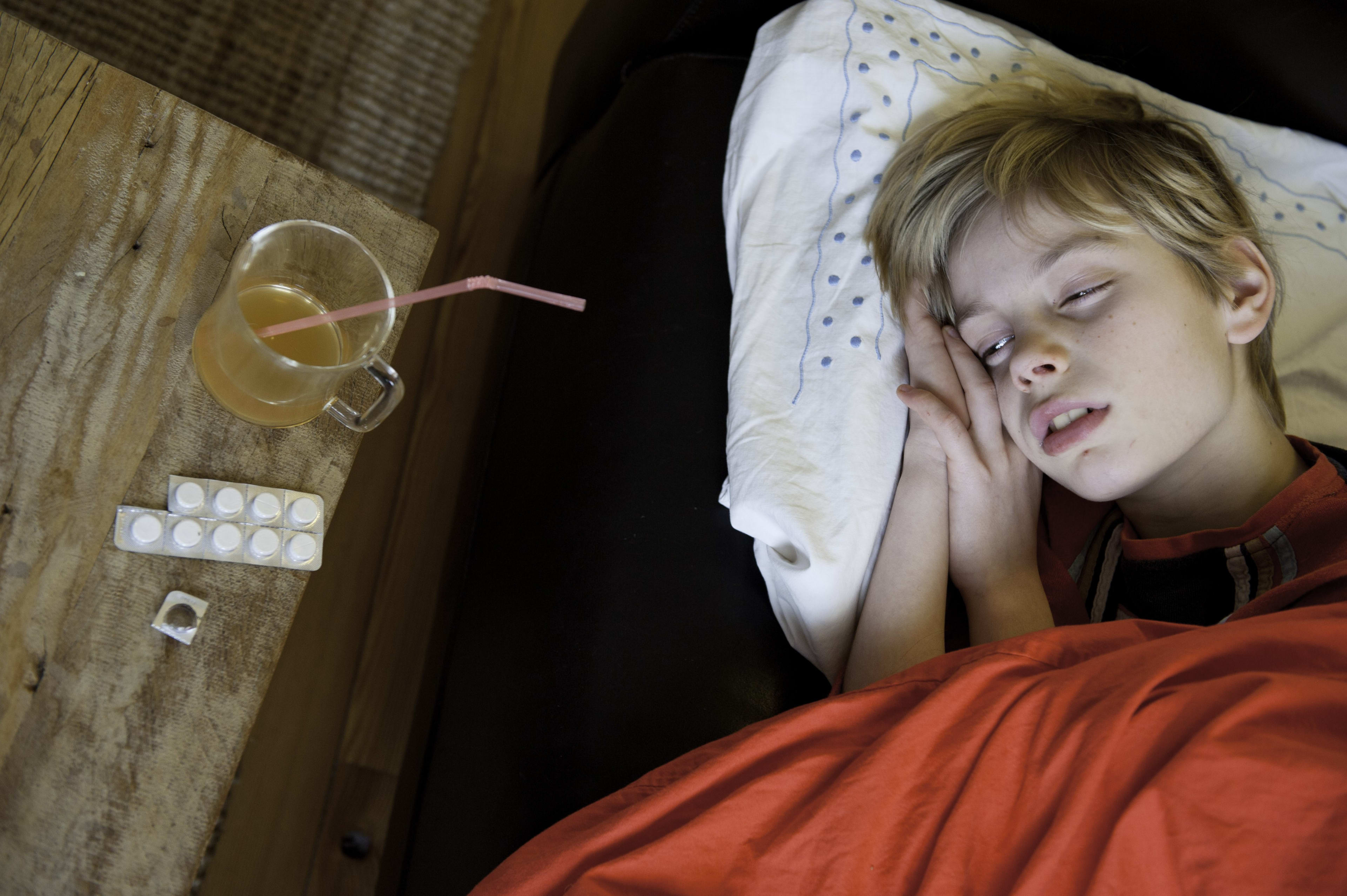 Aantal kinderen met kinkhoest en longontsteking stijgt snel: wat weten we nu?