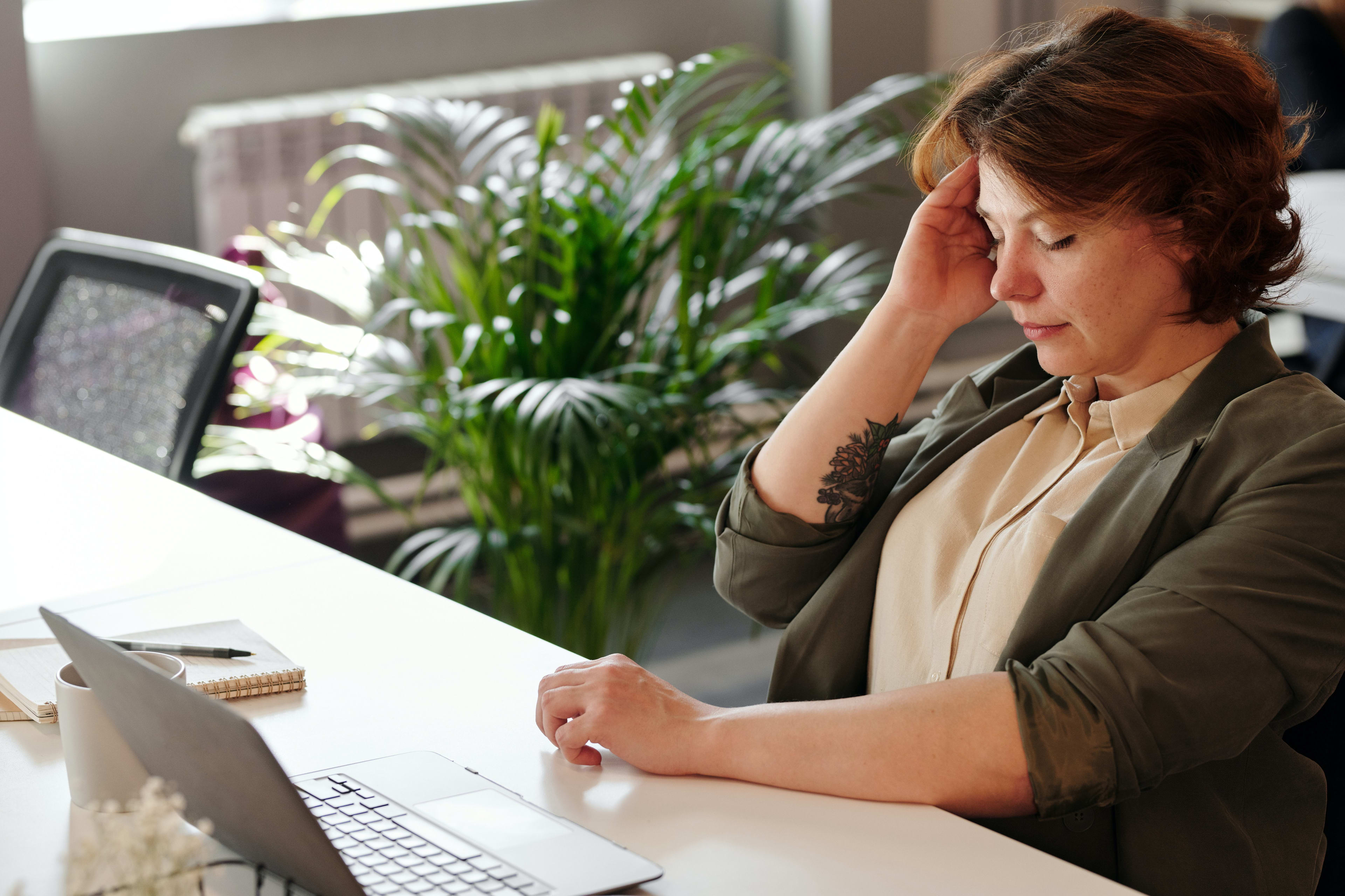 Zit jij veel tijdens je werk? Dan wil de overheid dat je meer gaat bewegen