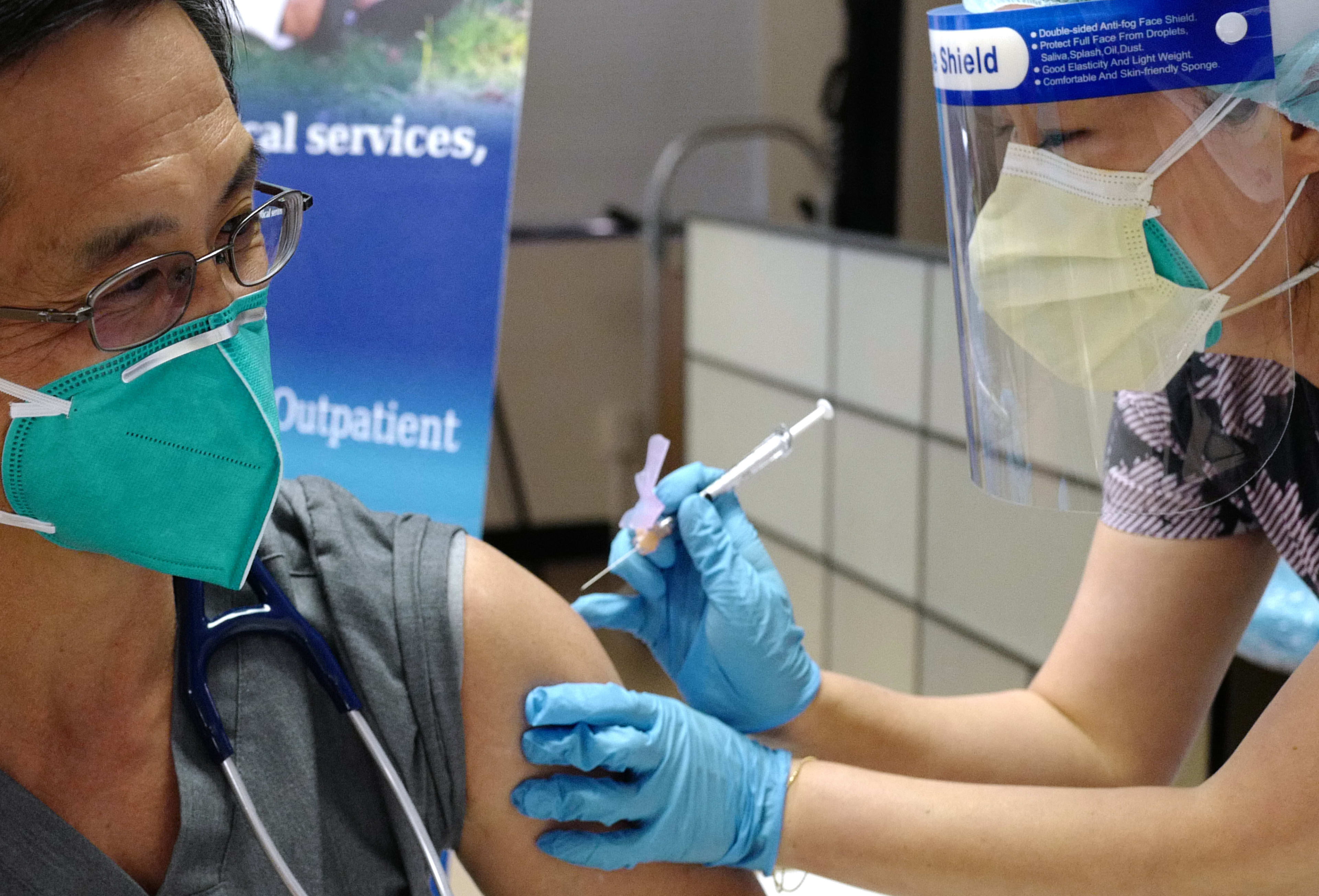 LIVEBLOG | Campagne vaccintwijfelaars 'amateuristisch' en 'te laat'