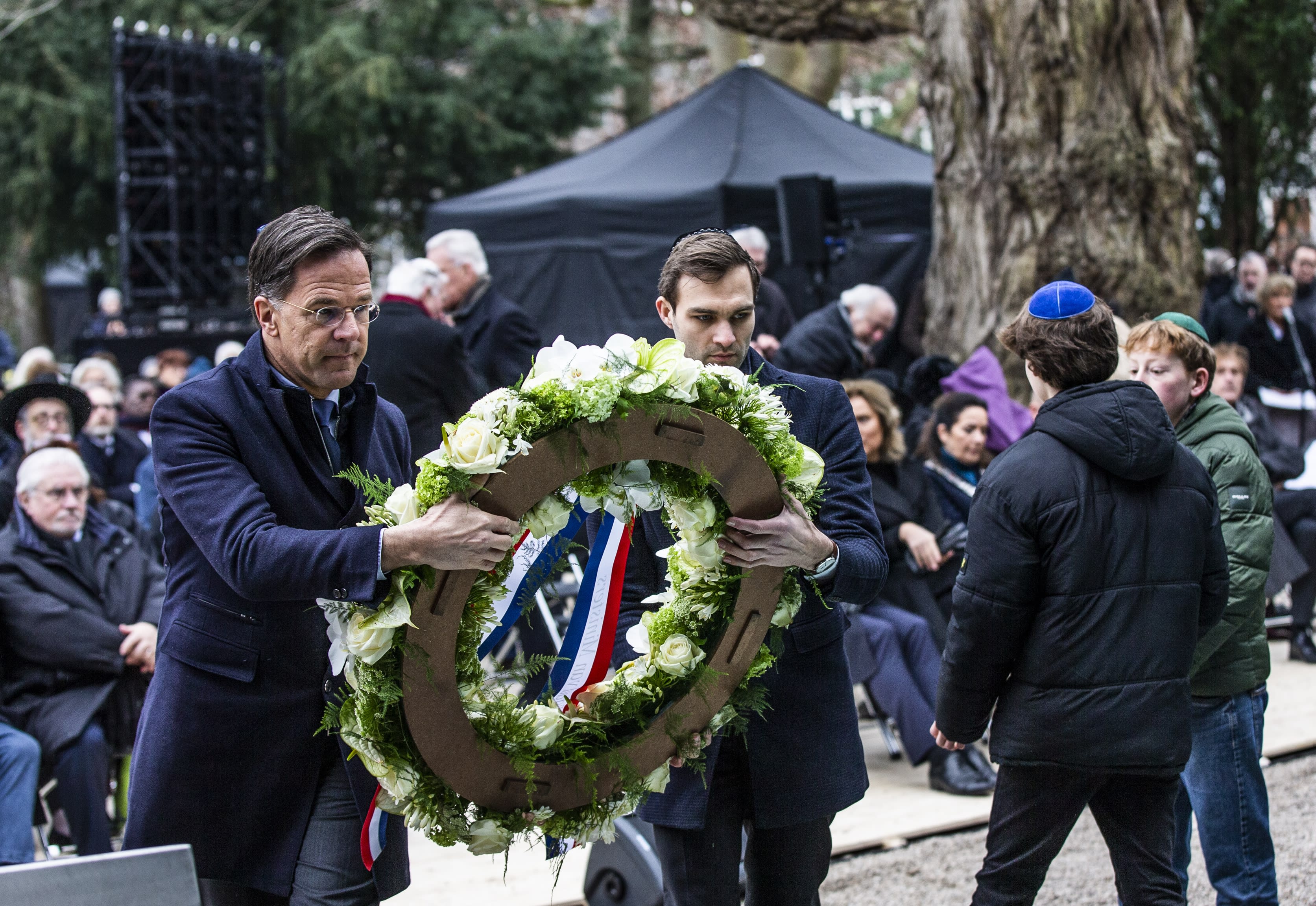 Stille tocht tijdens Holocaustherdenking, Rutte en Halsema houden toespraak