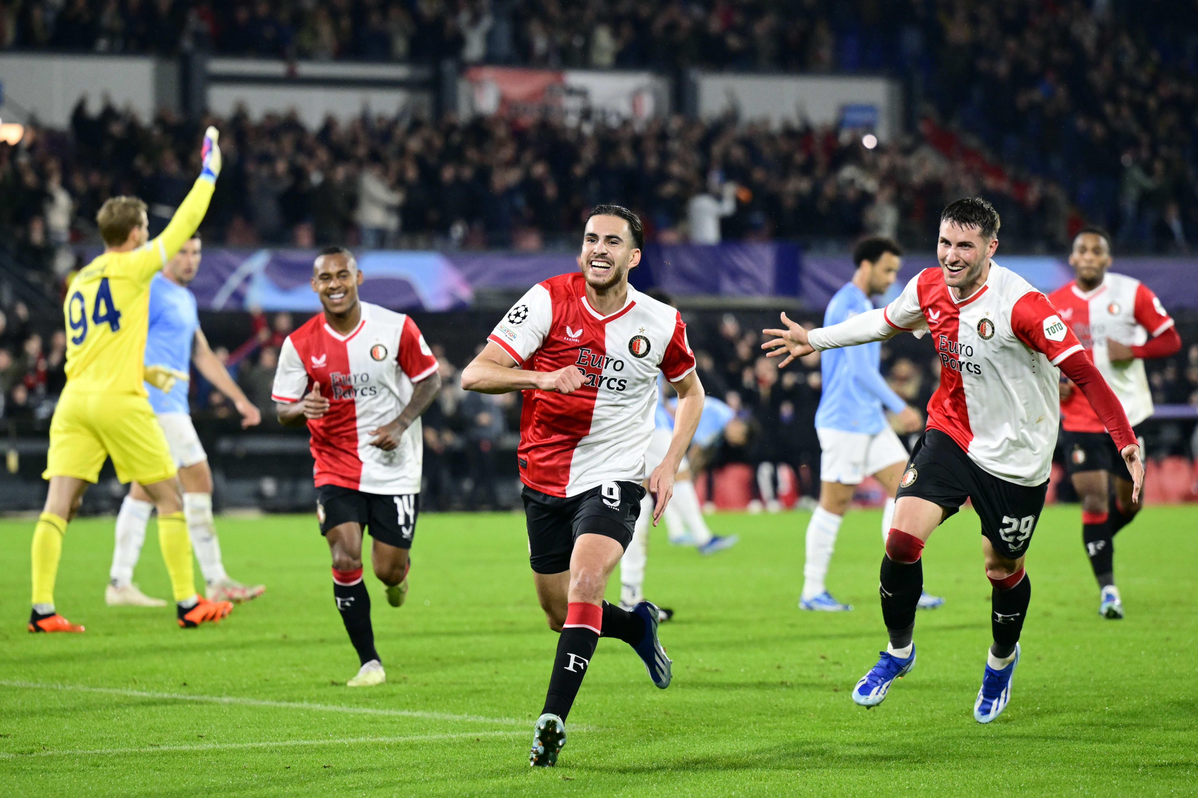 Feyenoord stunt en verslaat ook Lazio (3-1) in Champions League
