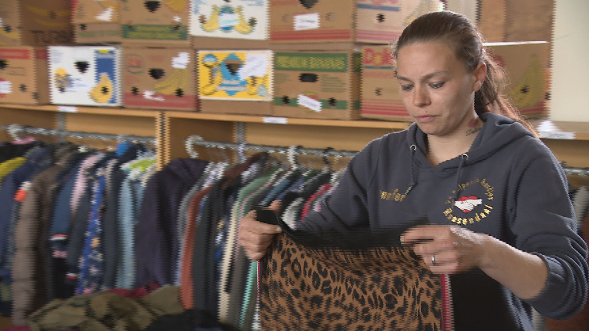 Winkel voor arme mensen wéér beroofd en dieven nemen hele vreemde spullen mee