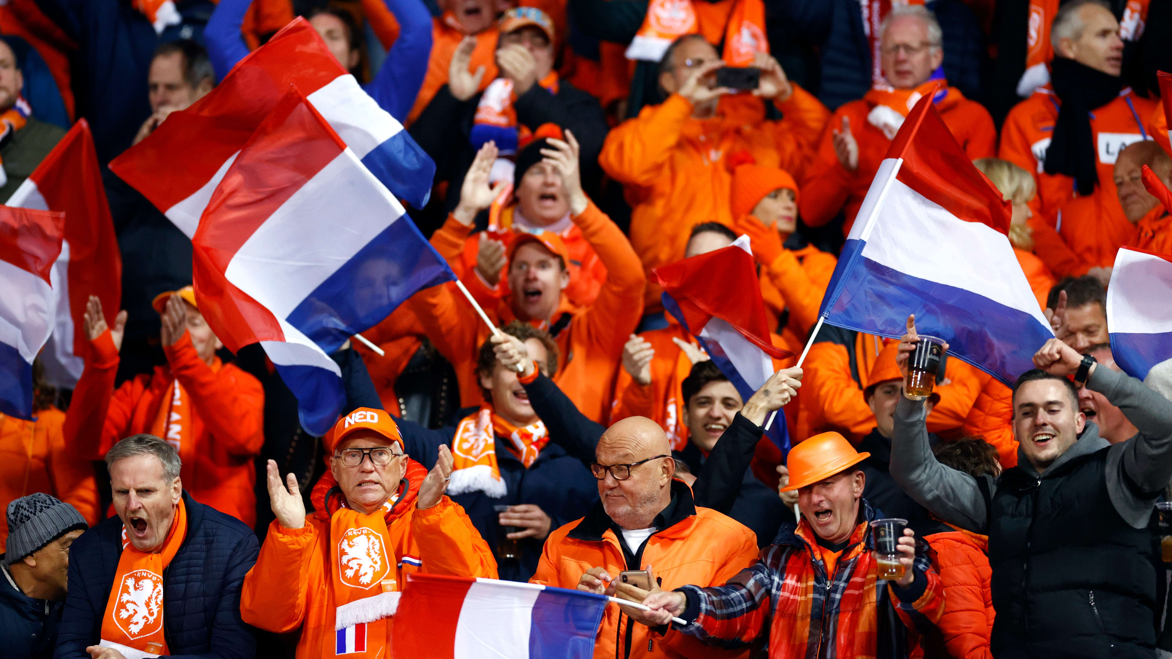 Oranje weet nu wél te winnen: 3-0 tegen Gibraltar, nummer 200 van de wereld