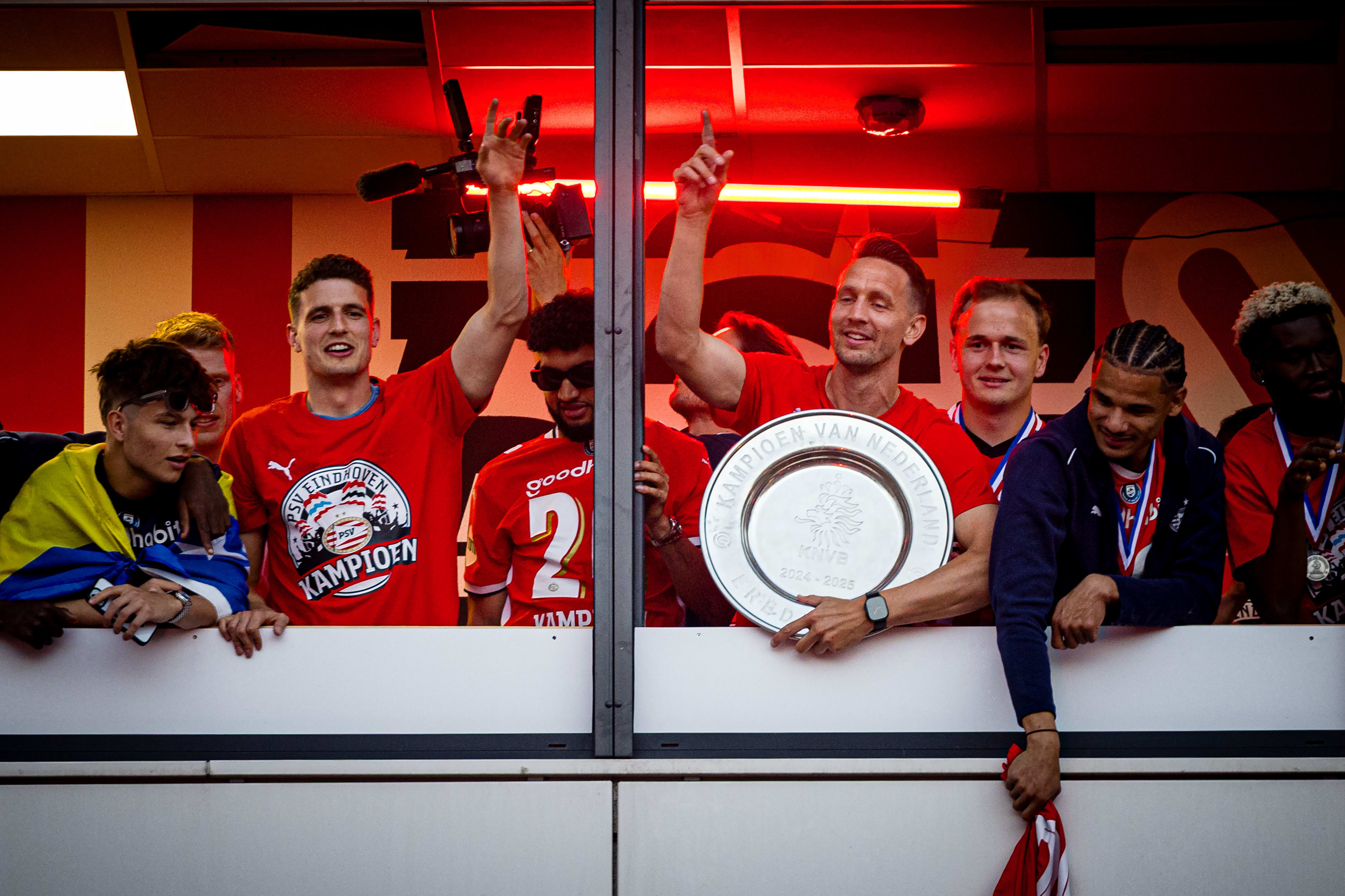 Heel Eindhoven kleurt rood-wit voor huldiging PSV: veel fans al aanwezig