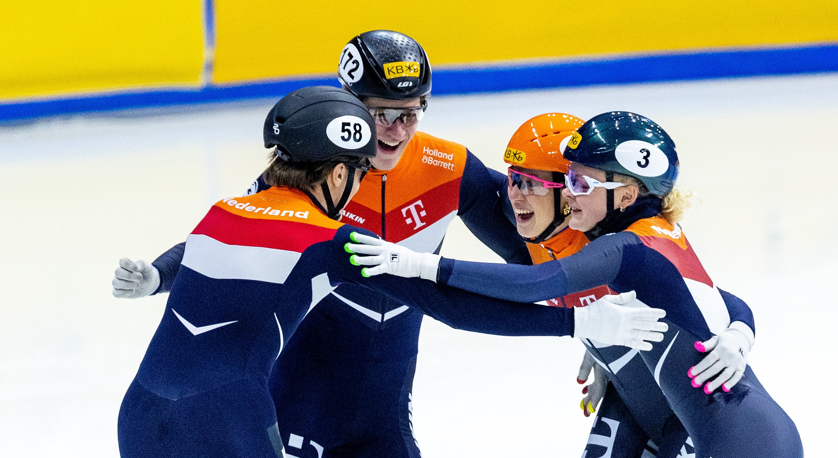 Shorttracksters sluiten WK af met wereldtitel op de aflossing 