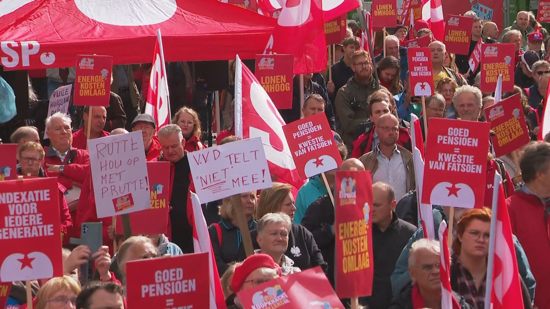 Duizenden mensen op de been voor PrinsjesdagProtest in Den Haag: 'Nu is het genoeg!'