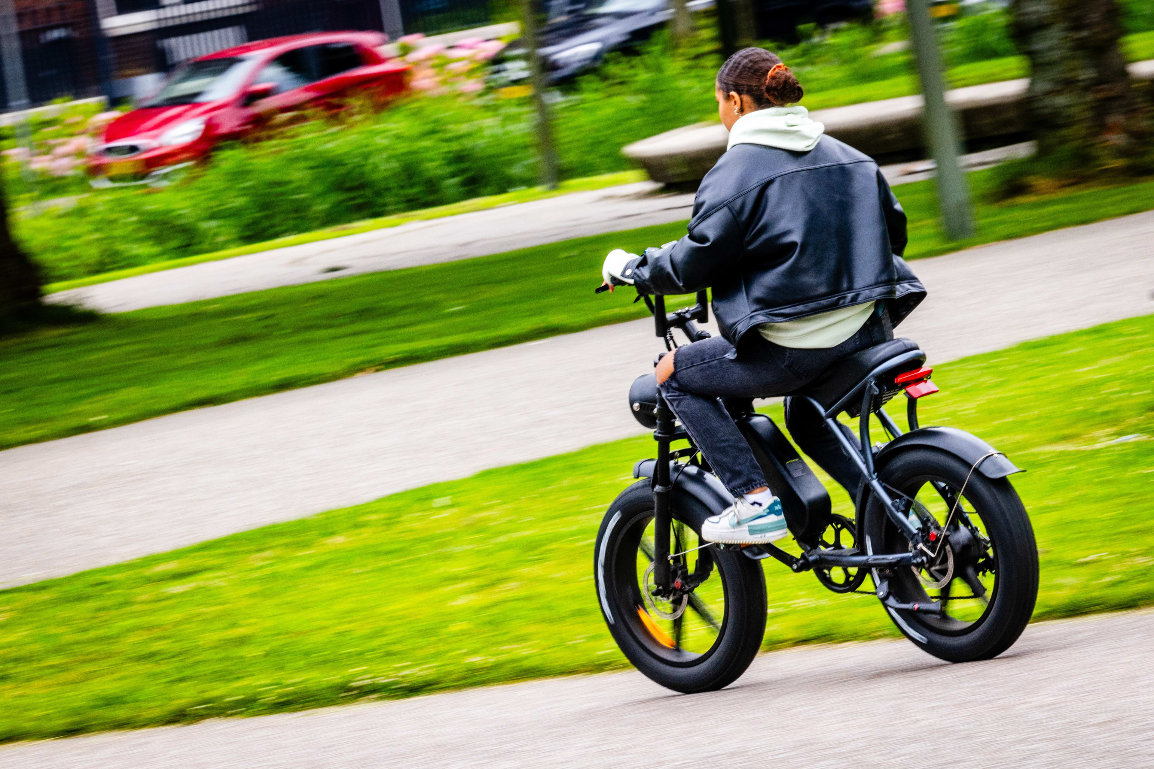 Fatbike gelijk aan bromfiets? Rijbewijs en helmplicht, zegt VVD