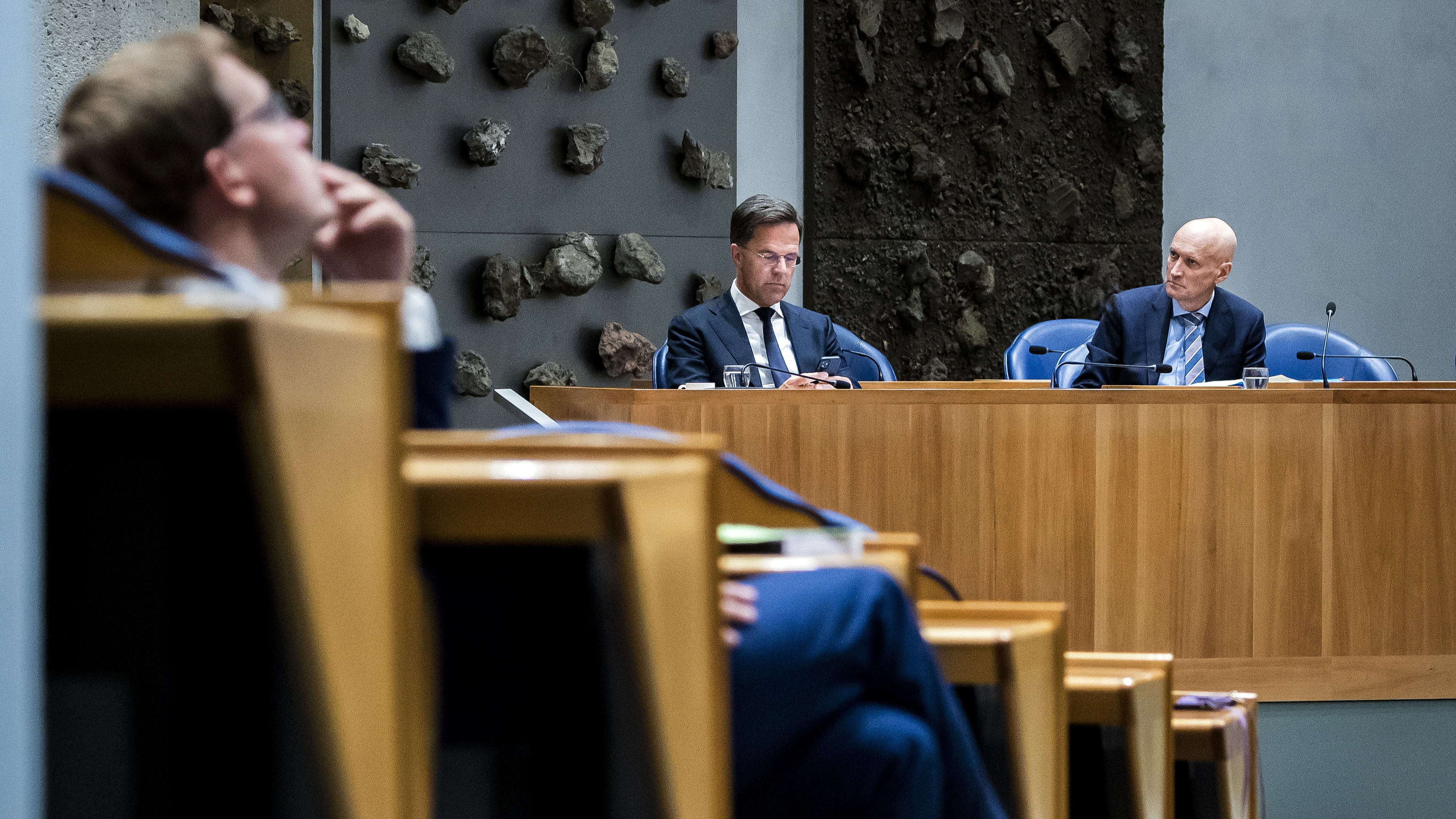 Rutte en Kuipers aan de tand gevoeld in coronadebat Tweede Kamer