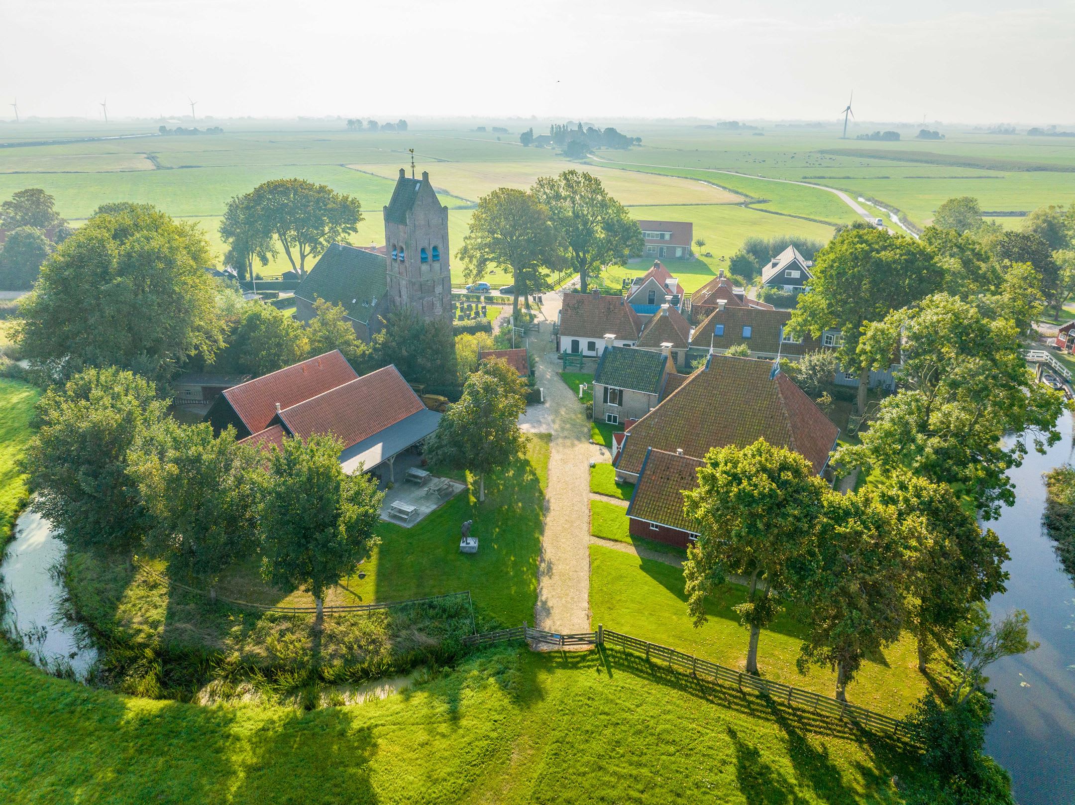 Fries dorp dat te koop staat, trekt veel bekijks: 'Vrienden willen daar samenwonen'