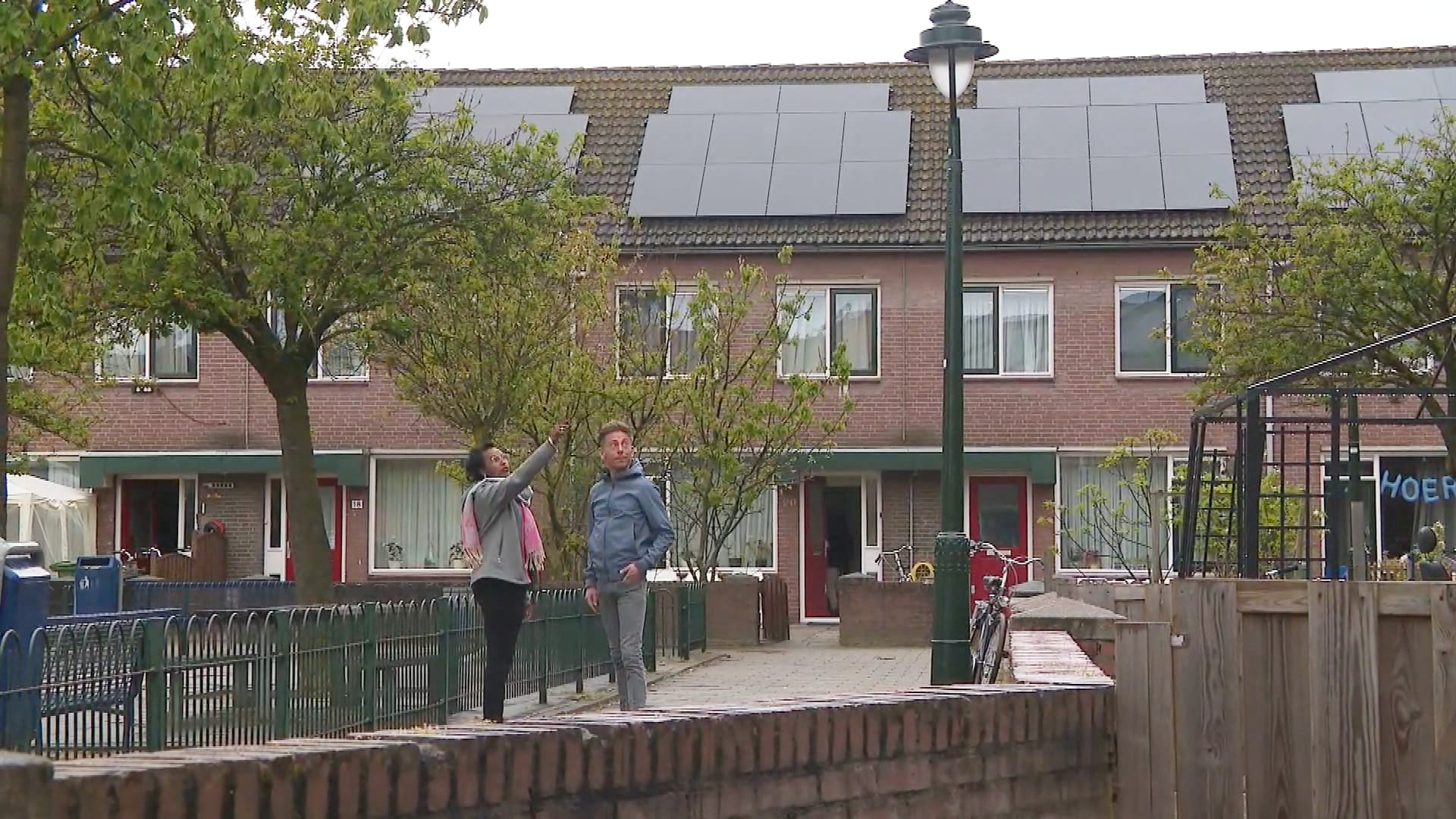 Bewoners moeten zonnepanelen verwijderen, gemeente vindt het geen gezicht