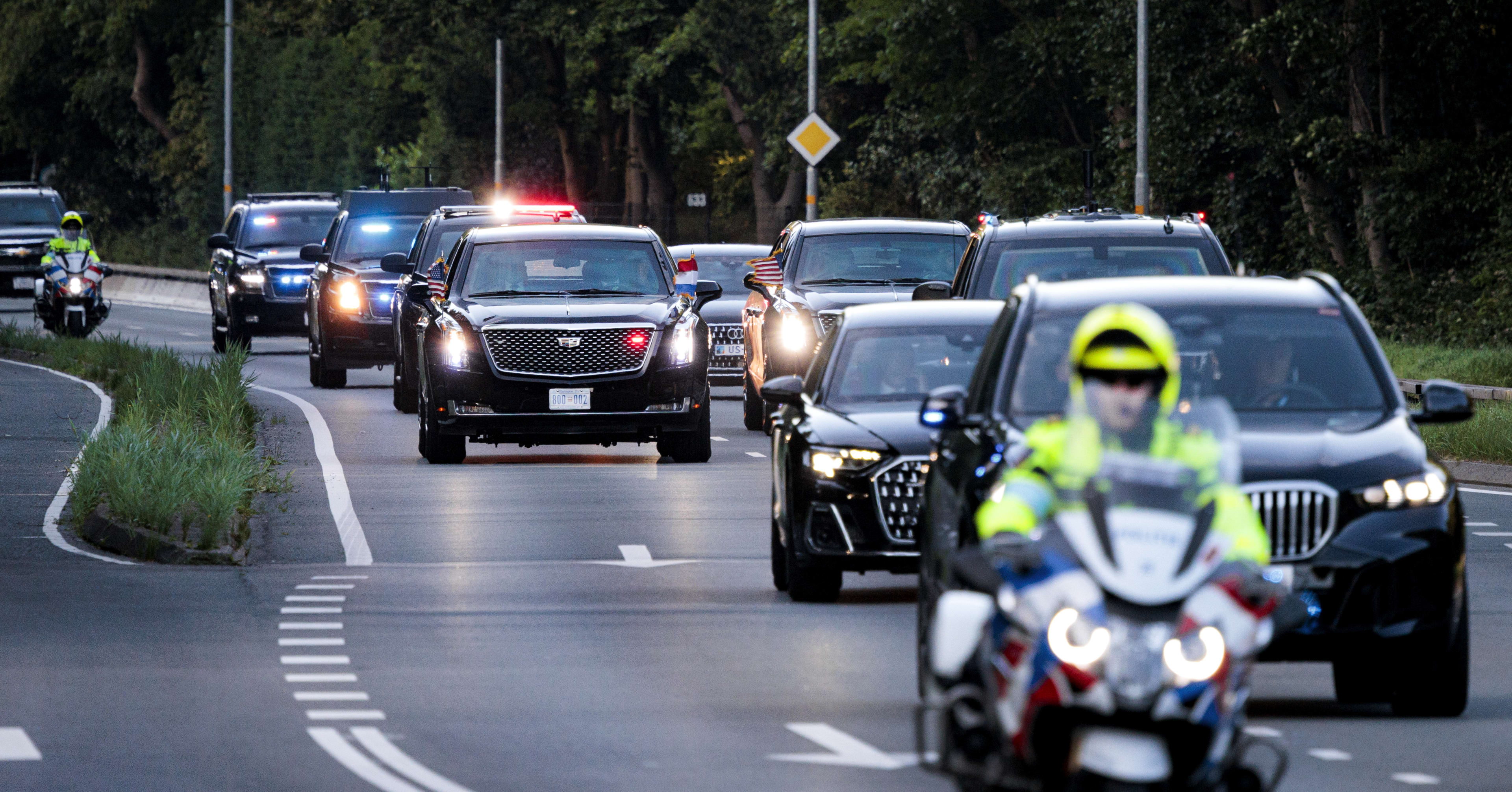 Automobilisten uit hun dak als ze op de snelweg Donald Trump zien rijden 