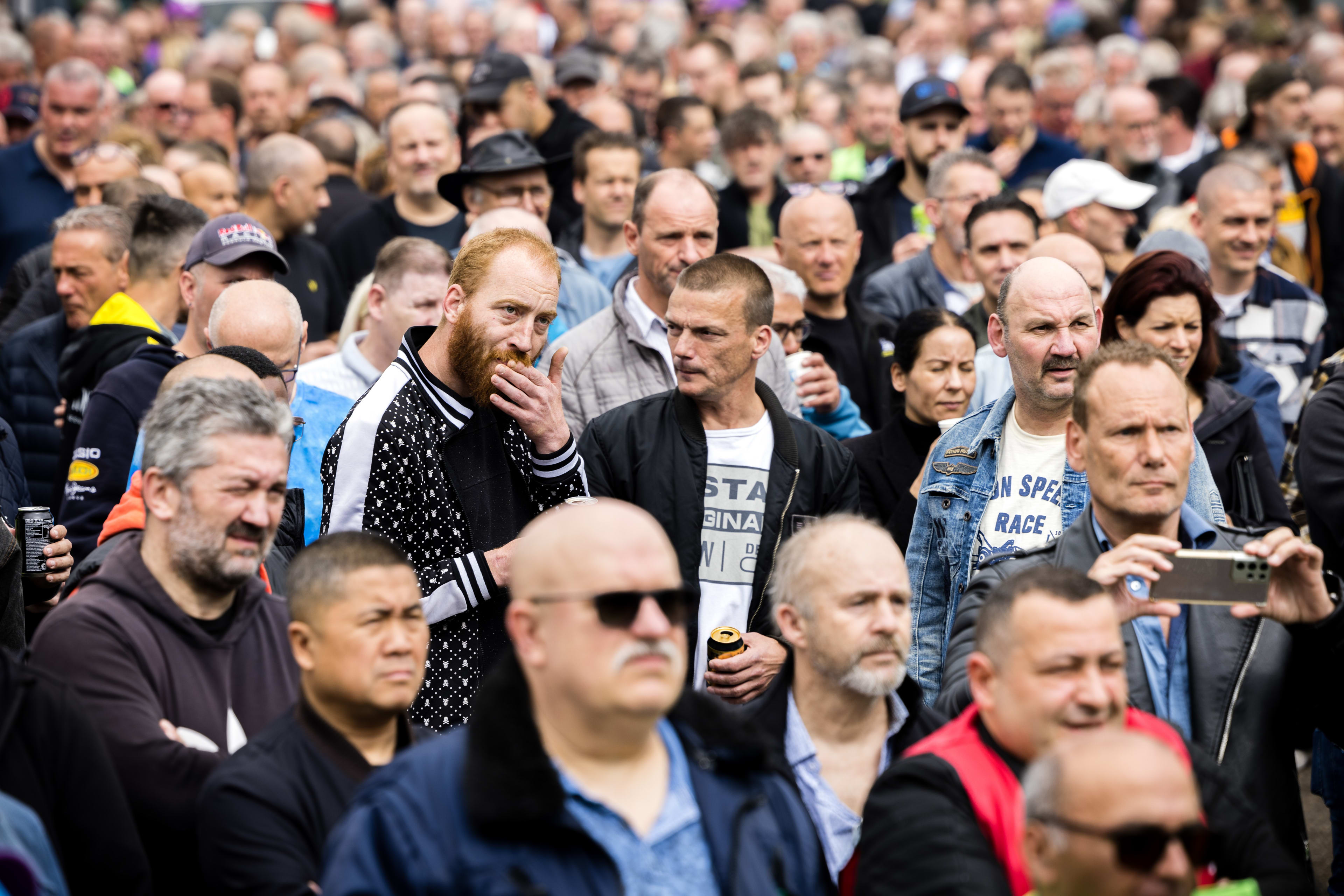 Medewerkers Nedcar beginnen met 48-uurs staking voor betere vertrekregeling