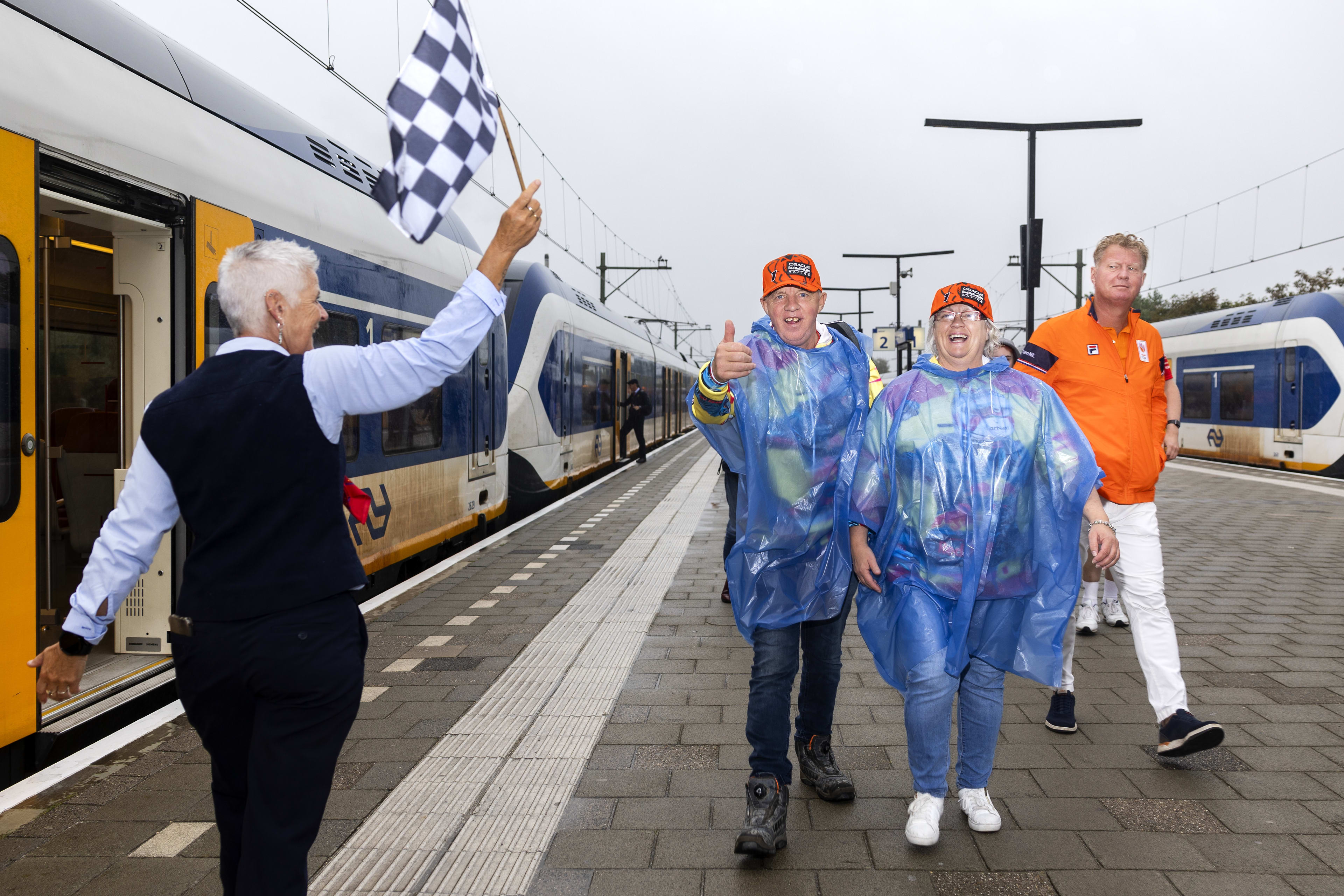 Eerste fans op tribunes circuit Zandvoort ondanks regen