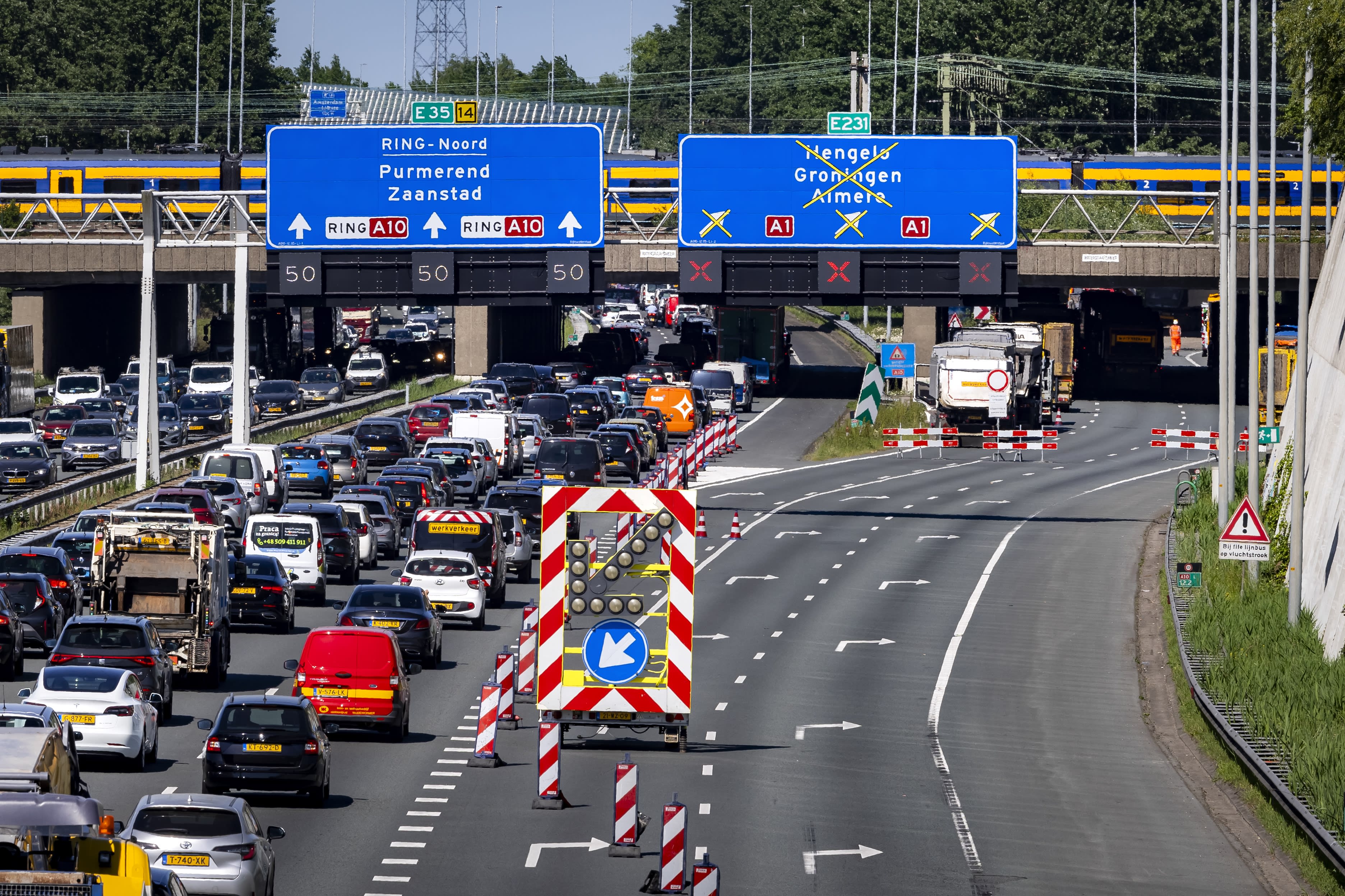 Weer drukte op omleidingsroute door afsluiting A12, vertragingen lopen op