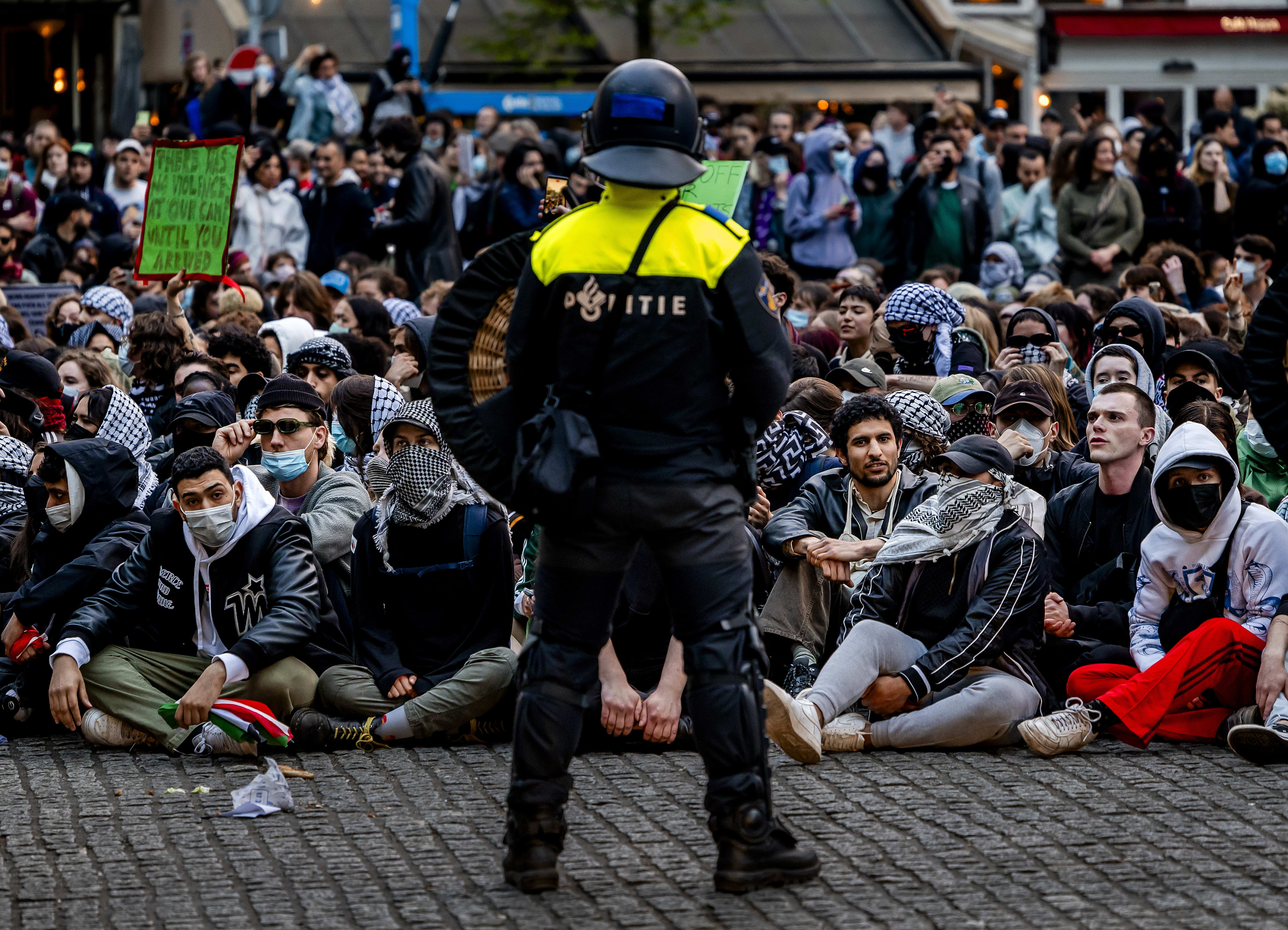 Inzamelingsactie voor studentenprotest Amsterdam: 'Niet van plan om te stoppen'