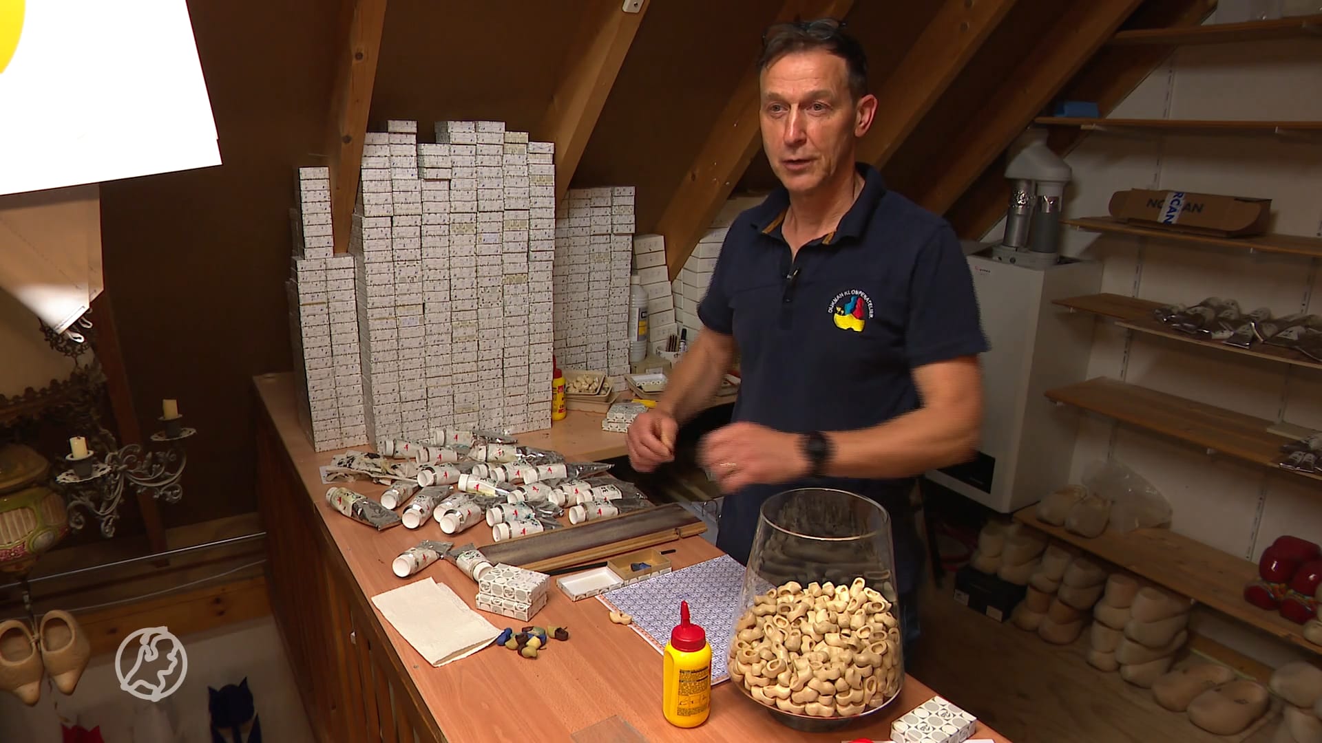 Wat een werk! Martin bouwde met 17.500 mini-klompjes Het melkmeisje van Vermeer 