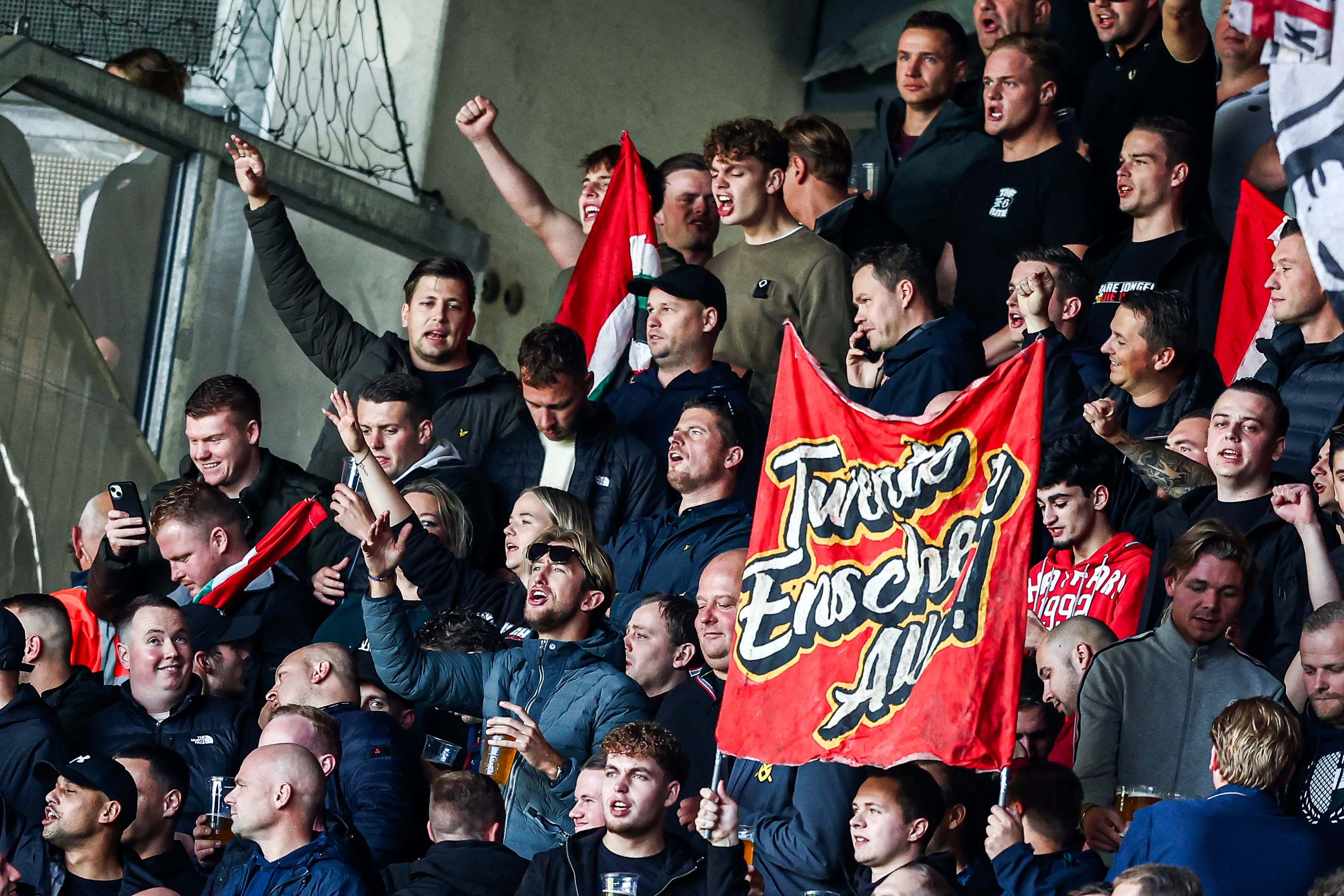 FC Twente doet oproep aan eigen fans: 'Zing nooit meer over homo's'