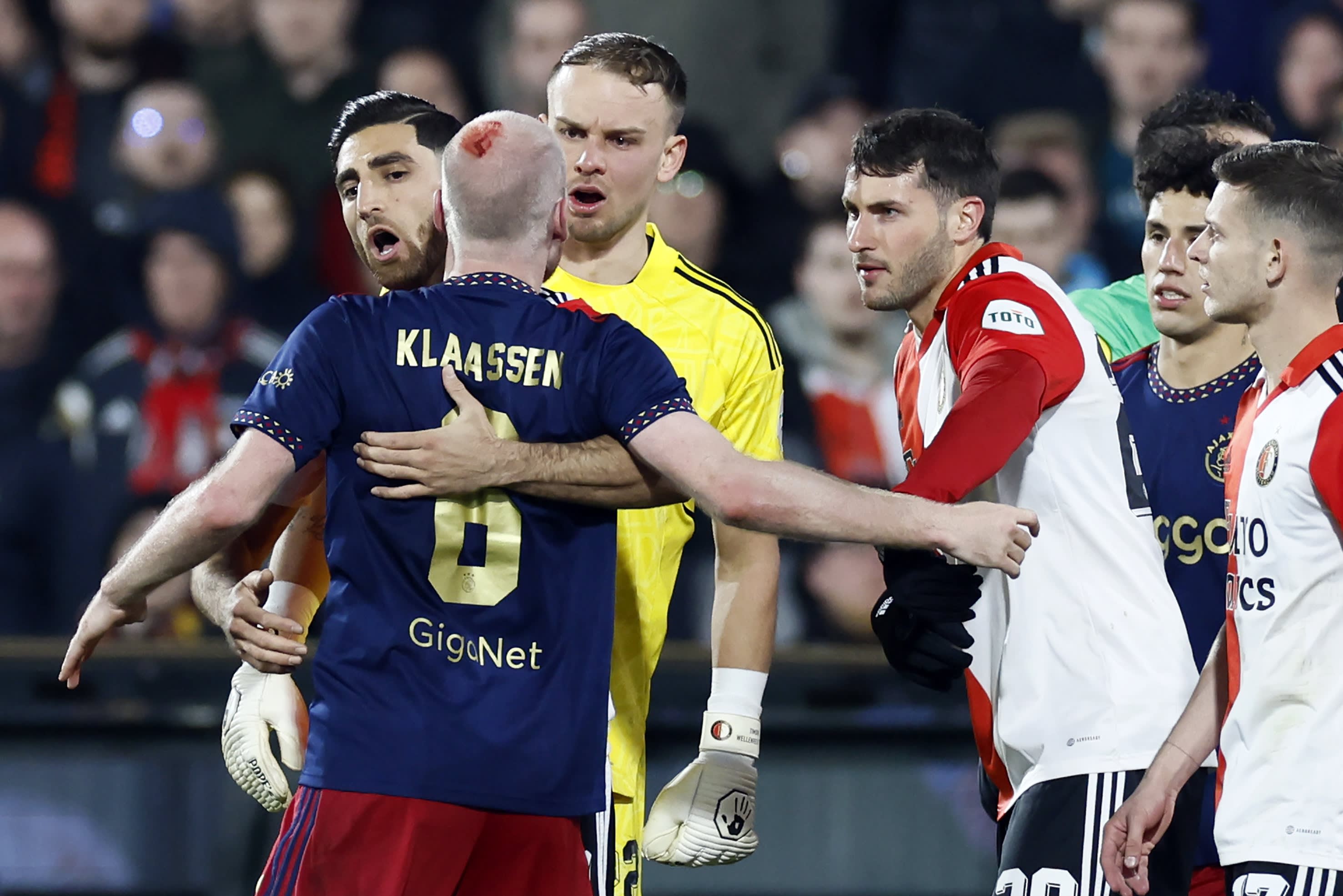 Levensgevaarlijke chaos Feyenoord-Ajax: 'Wonder dat er geen slachtoffers vielen'