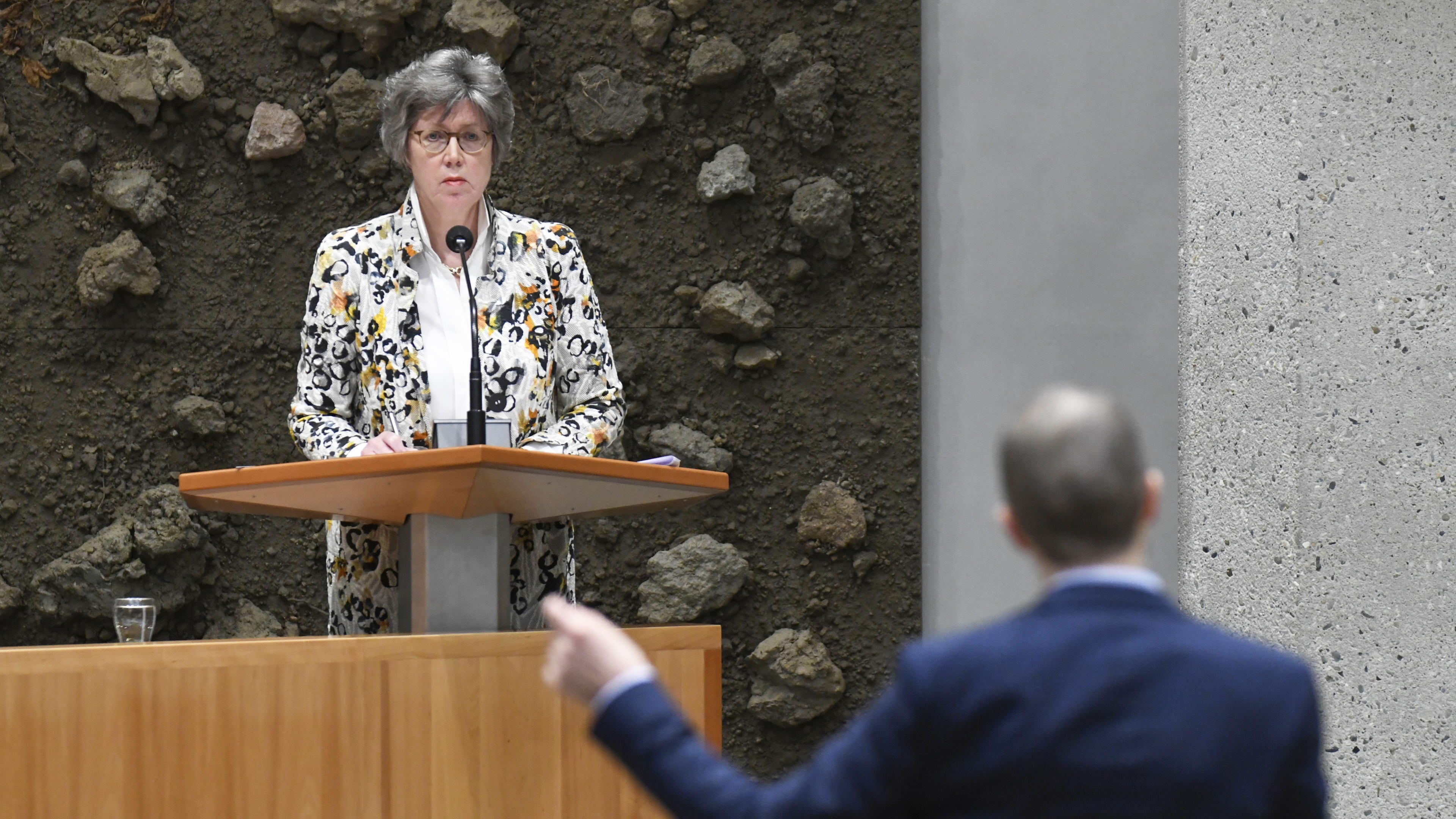 CDA'er Van den Berg steunt De Jonge, oppositie steigert: 'Schande voor Tweede Kamer'