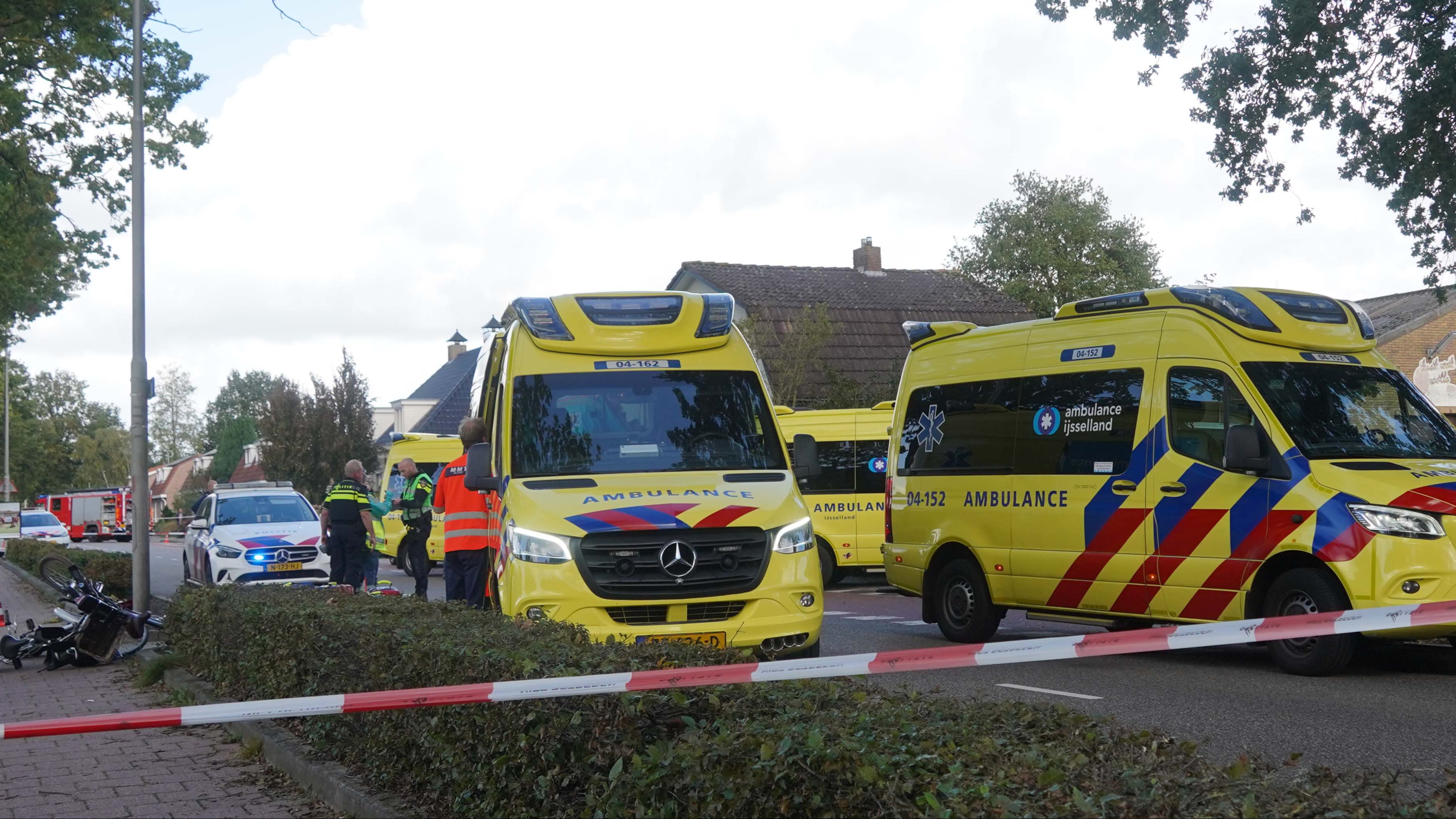 Vader en twee kinderen zwaargewond na aanrijding Nieuwleusen