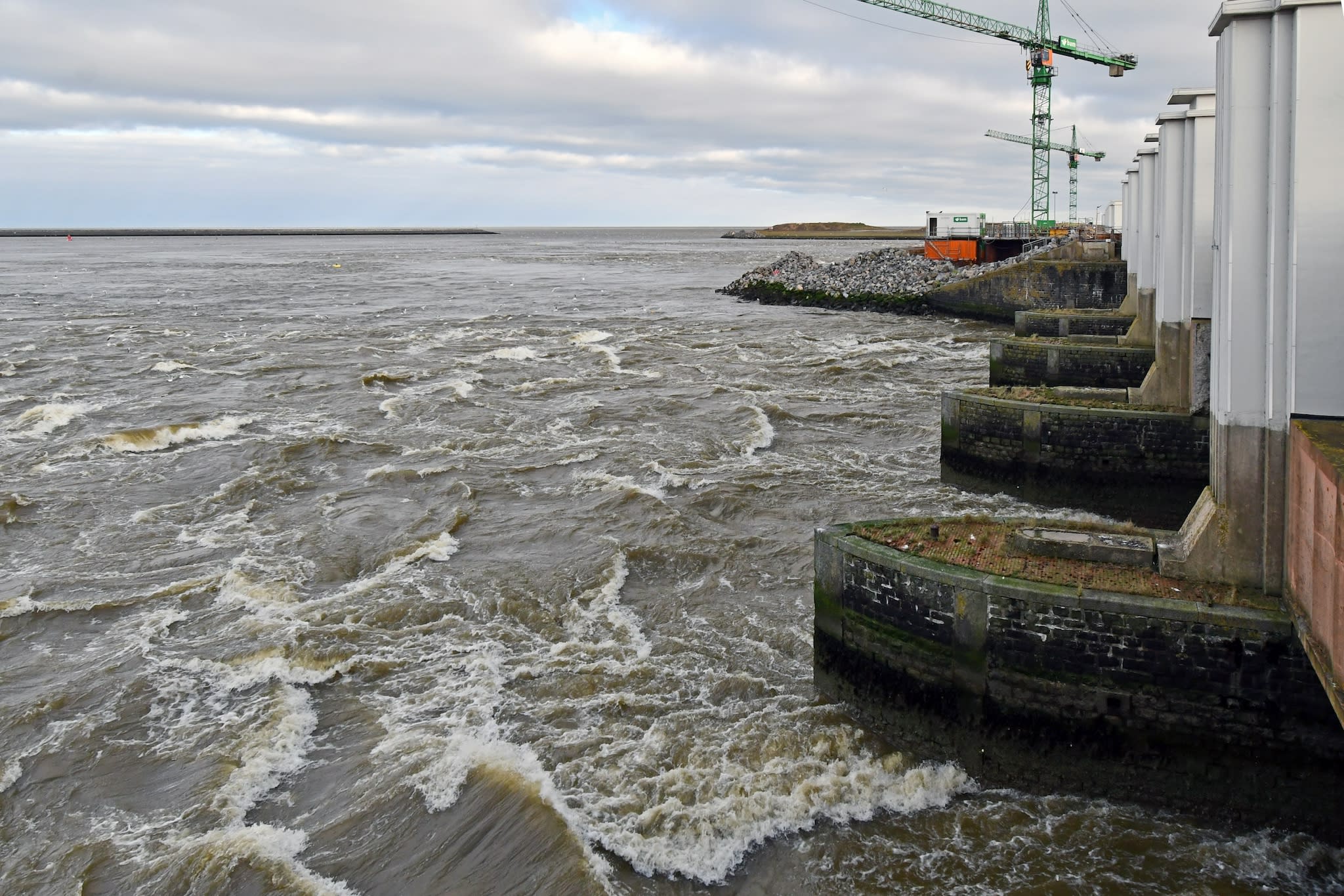 Hoogwater Markermeer wordt met 'honderd olympische zwembaden per minuut' afgevoerd in IJsselmeer