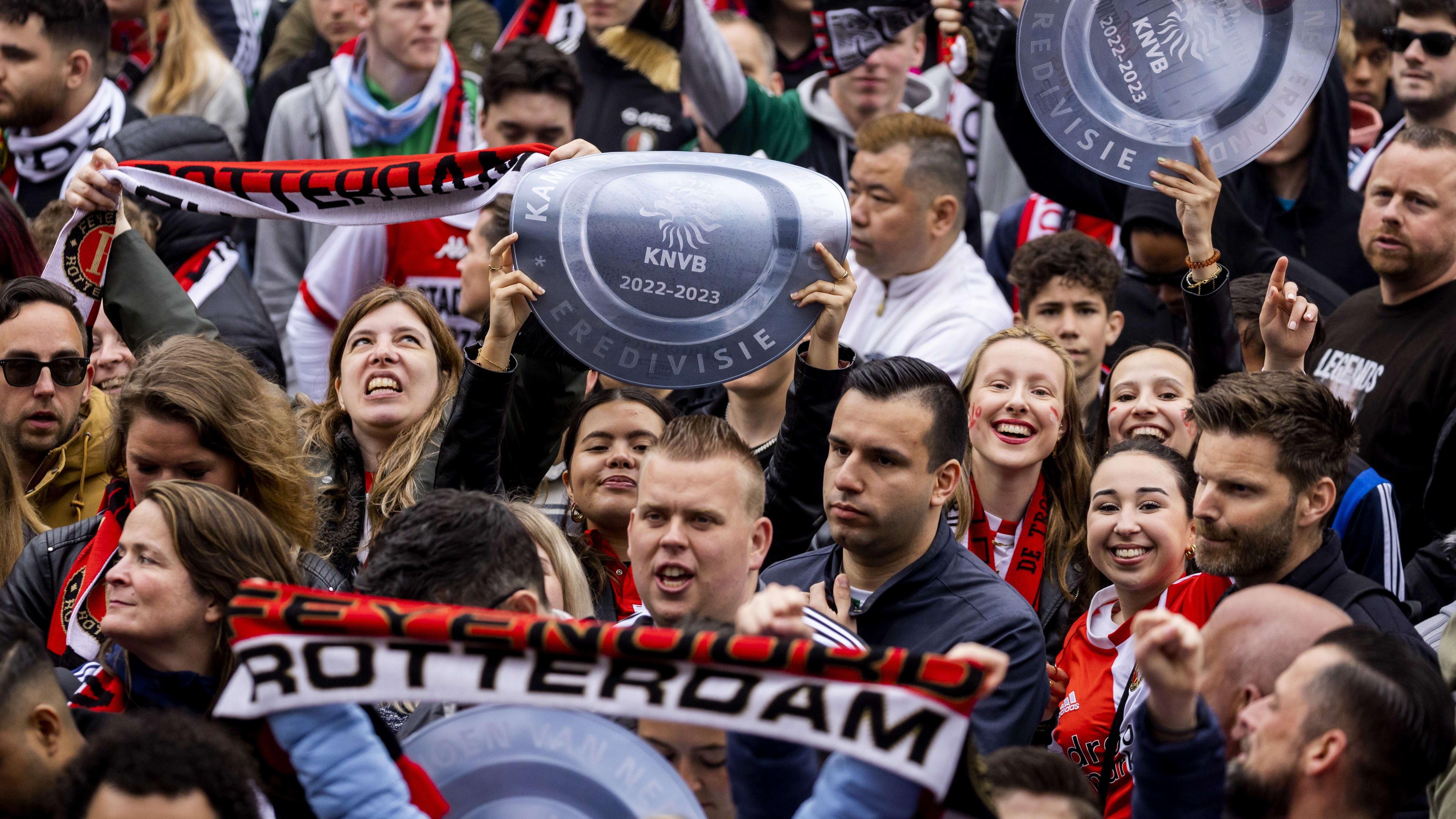 Feyenoord nu populairste club van Nederland, Ajax in vrije val