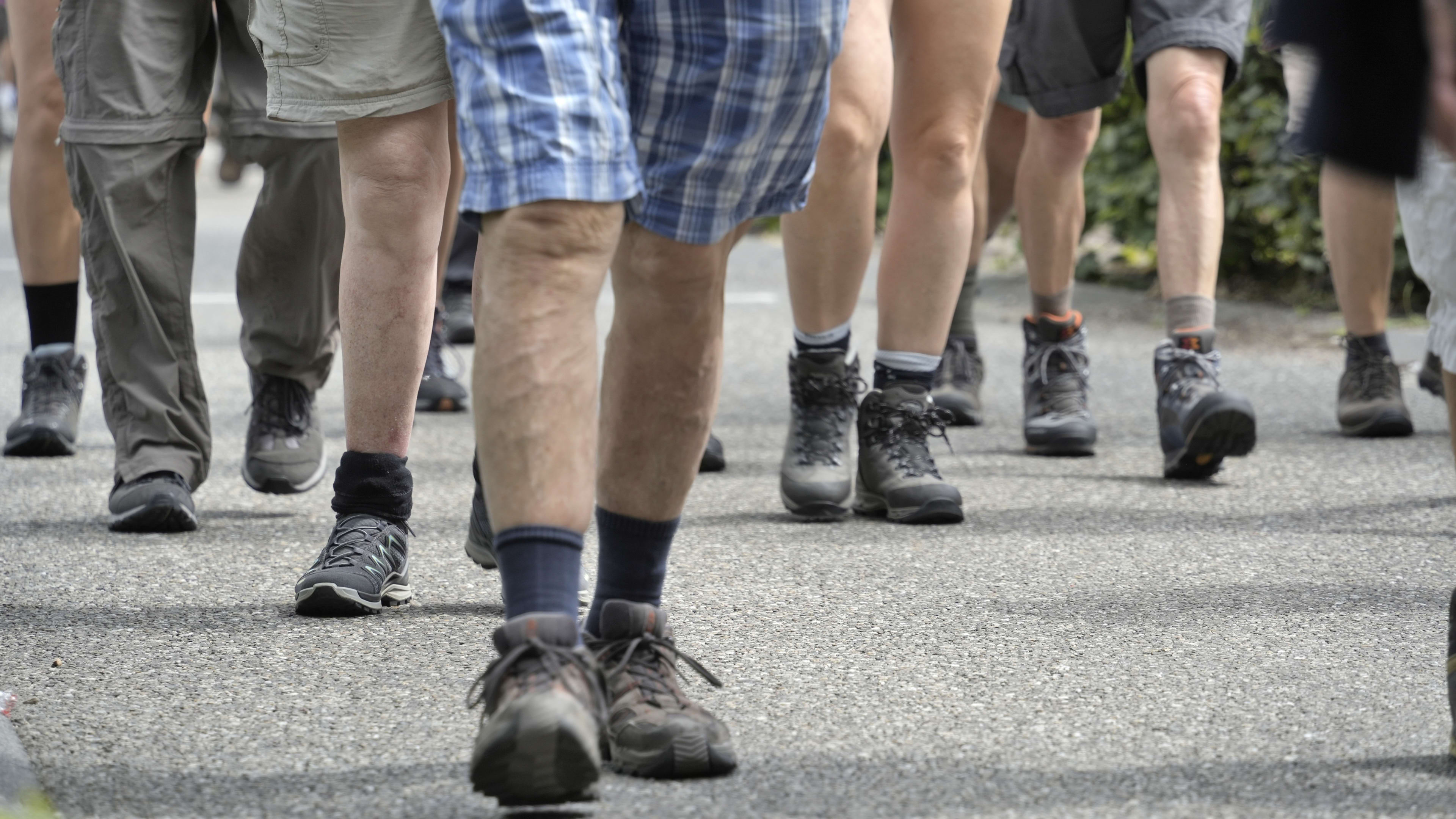 Vierdaagselopers overvallen door kou: 'Ze komen huilend en vermoeid bij de tent'