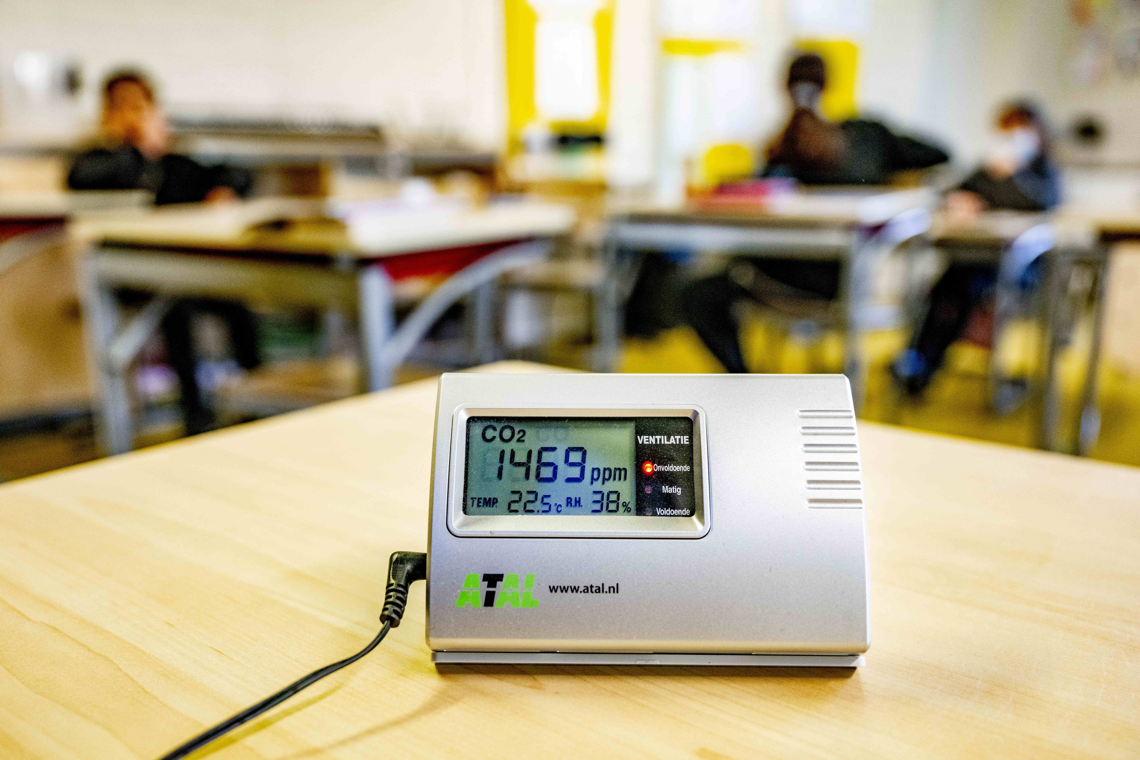 CO2-meter voortaan verplicht in elke klas: 'Bijna de helft van de scholen haalt de eis niet'