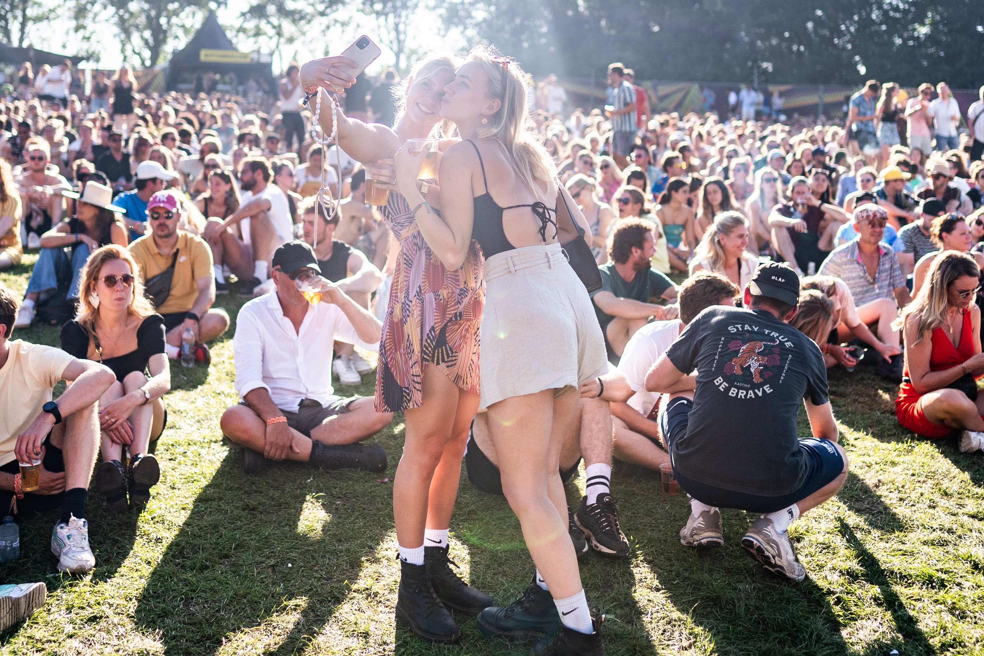 Zonnig (festival)weer voor de boeg, maar pak de poncho erbij