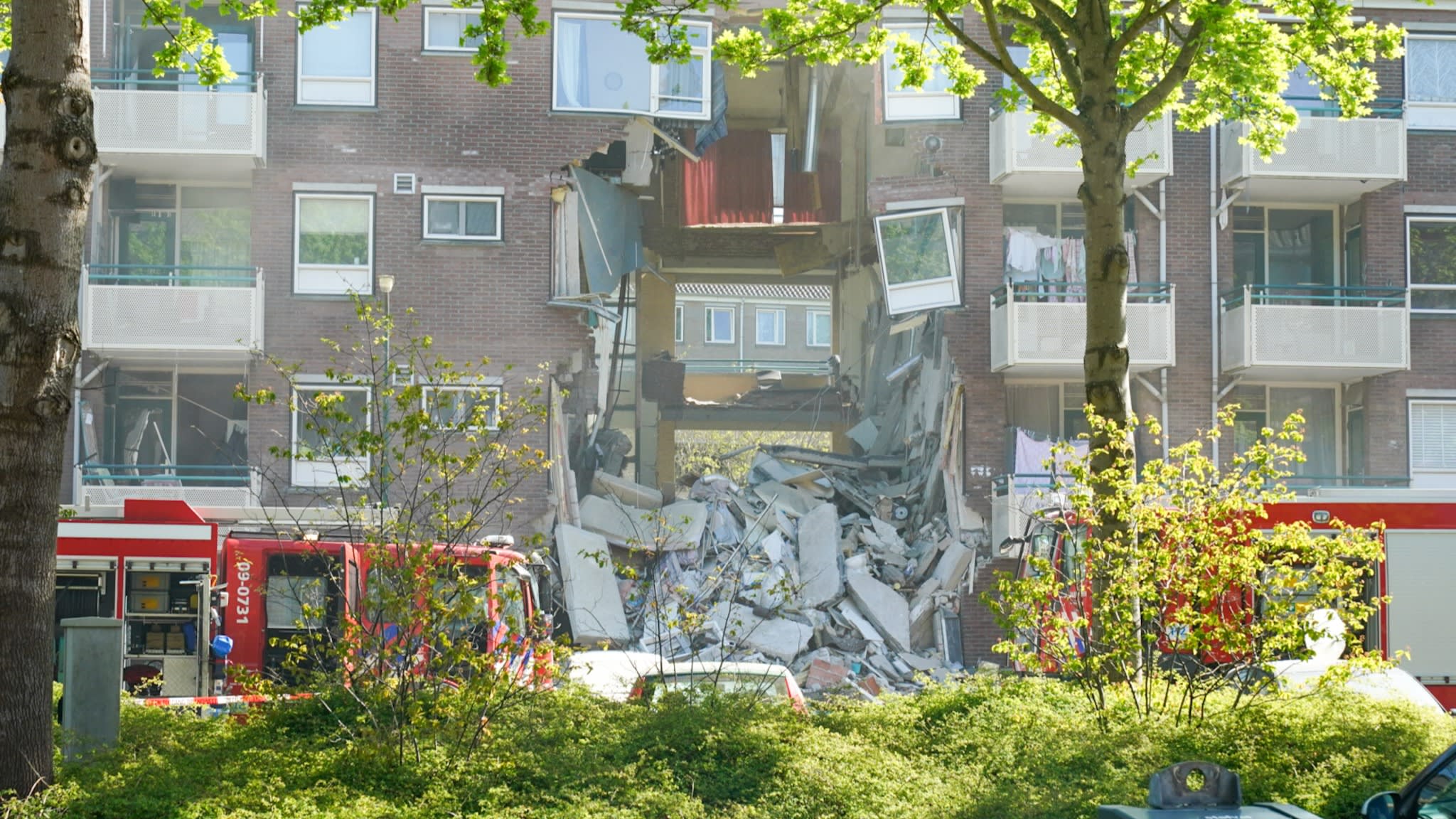 Deel flat verwoest en hulpverleners gewond bij explosie na gaslek in Bilthoven