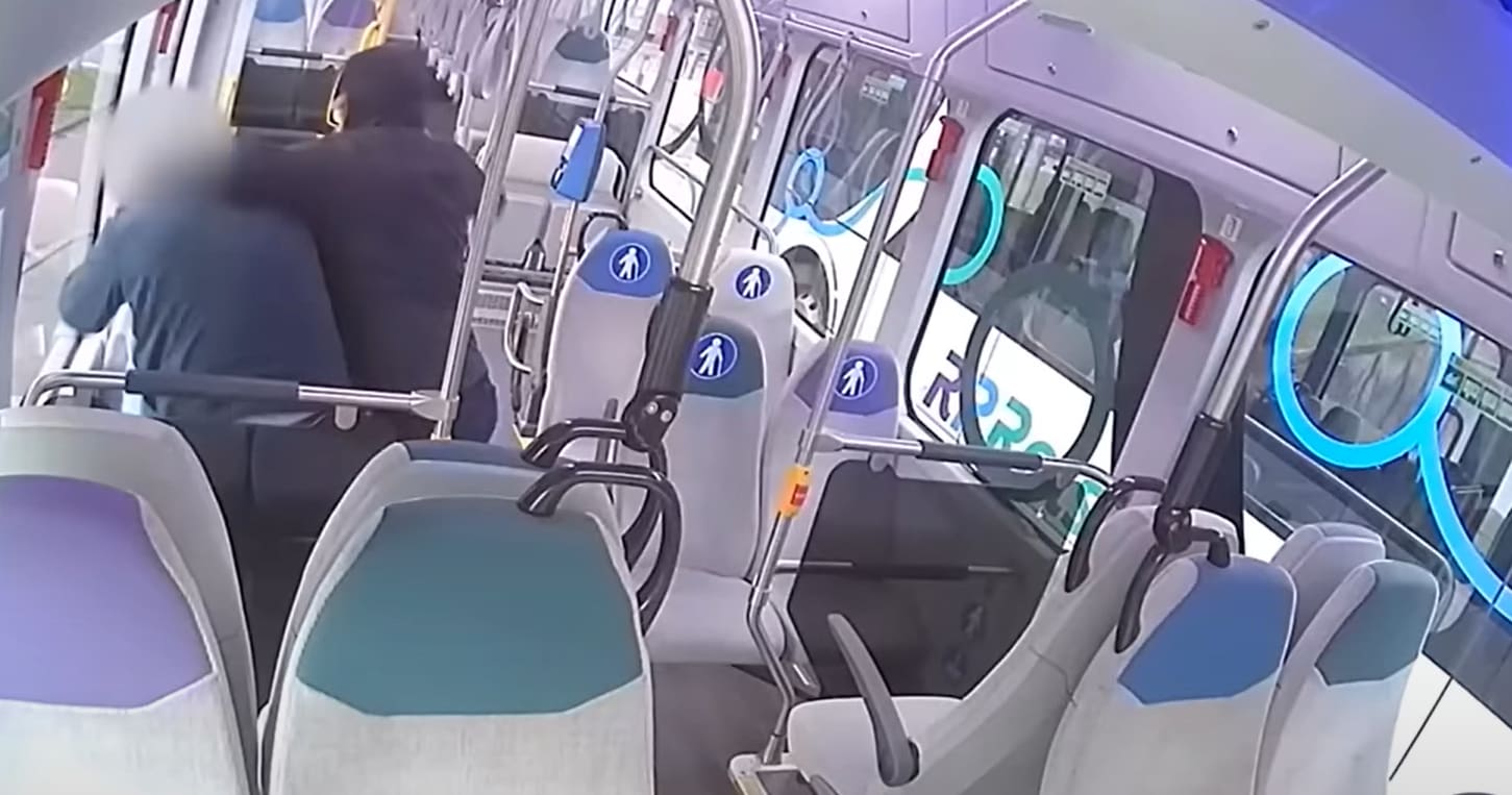 VIDEO: Zwartrijder deelt rake klappen uit aan buschauffeur in Zwolle