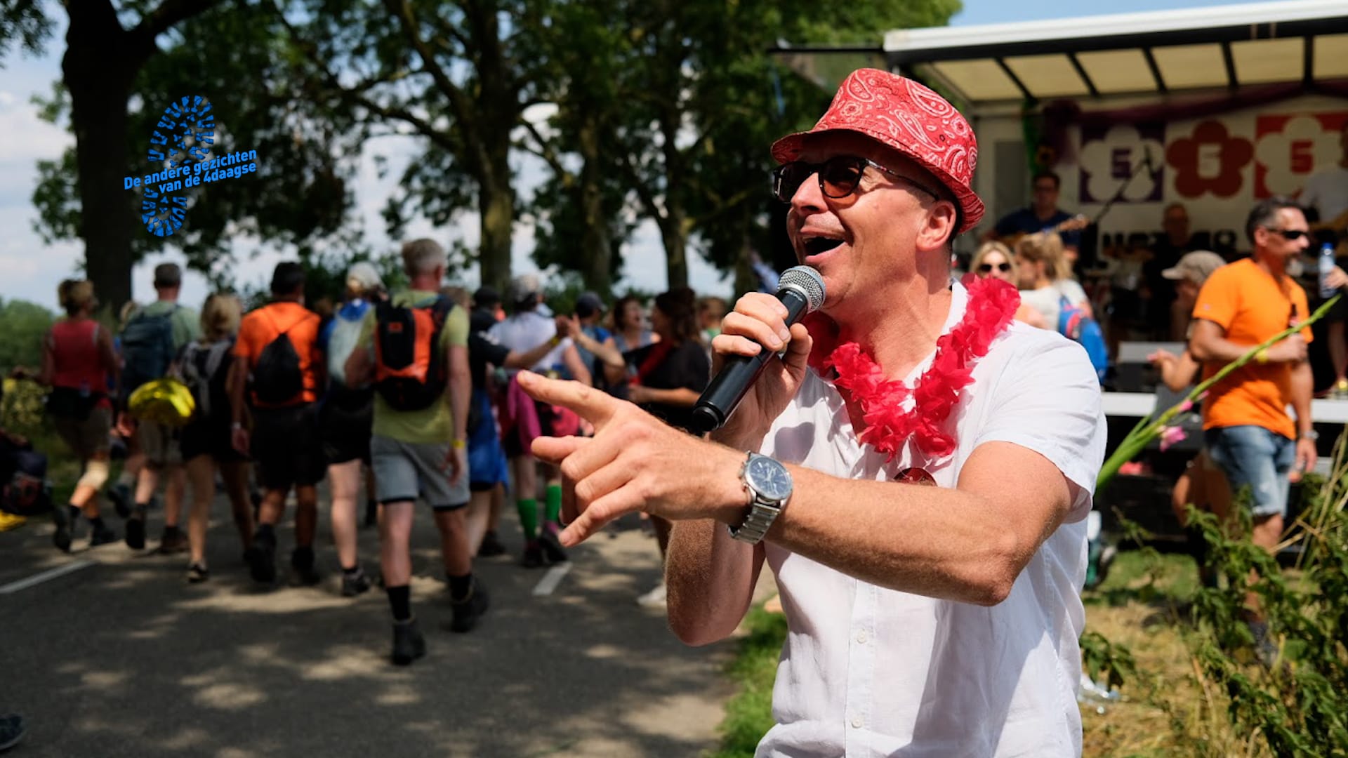 De andere gezichten van de 4Daagse: de band die de lopers naar de finish zingt