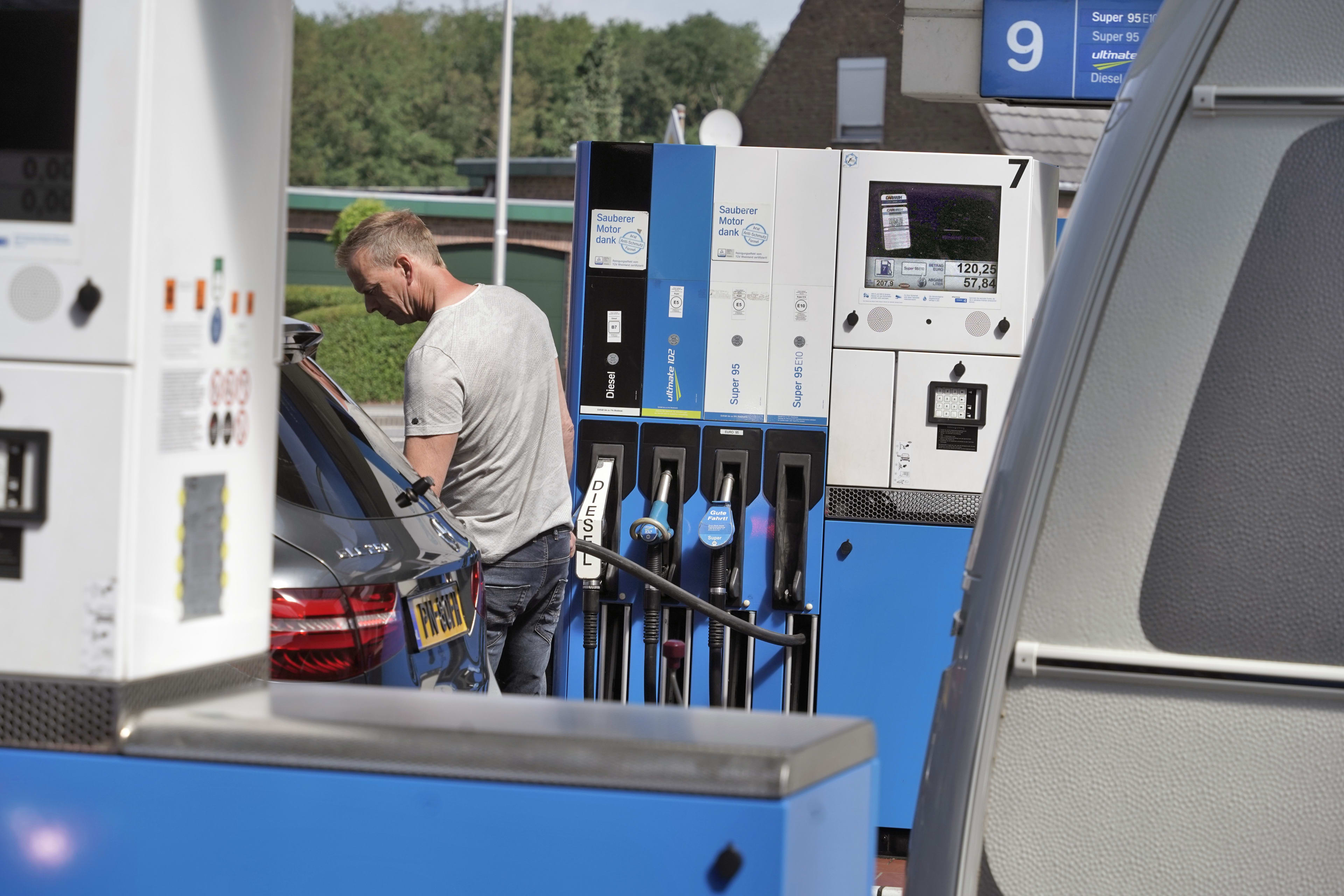 Dure benzine 'rampzalig' voor pomphouder en winkelier in de grensstreek