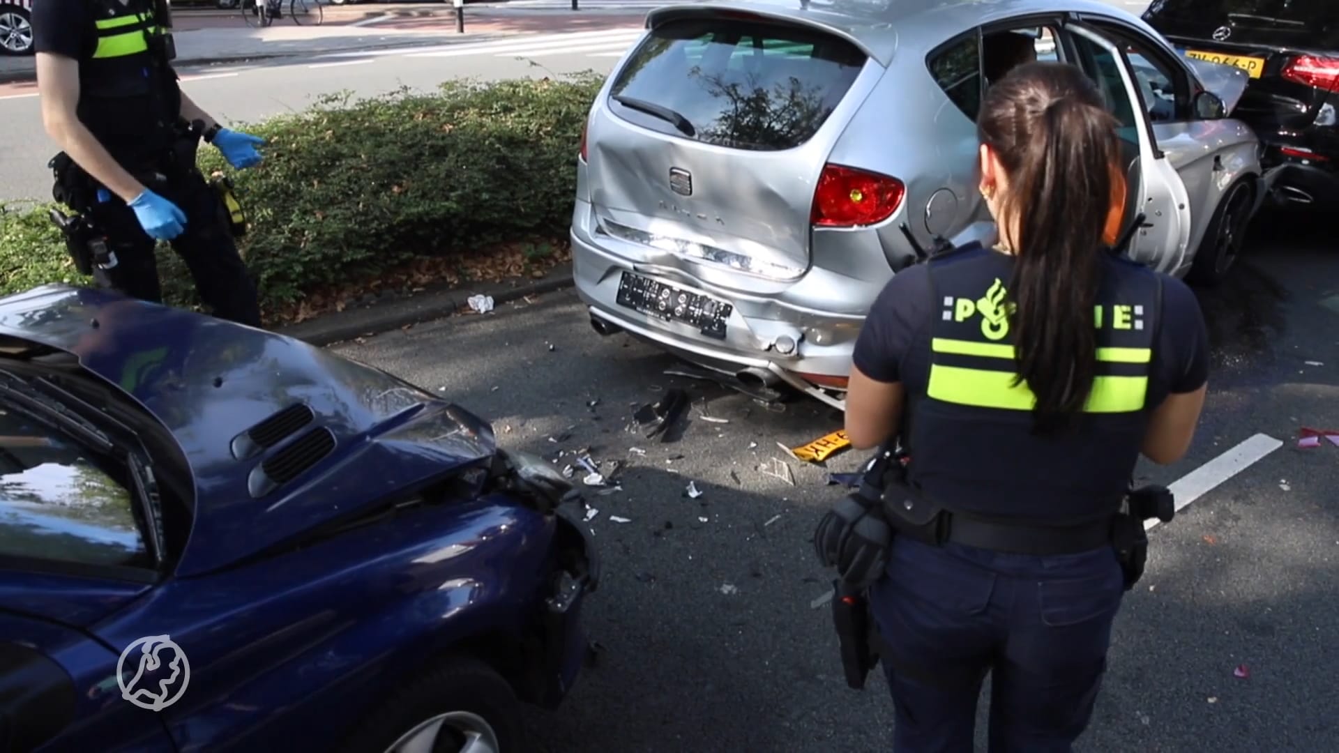 Dronken automobilist veroorzaakt aanrijding en valt vervolgens in het water