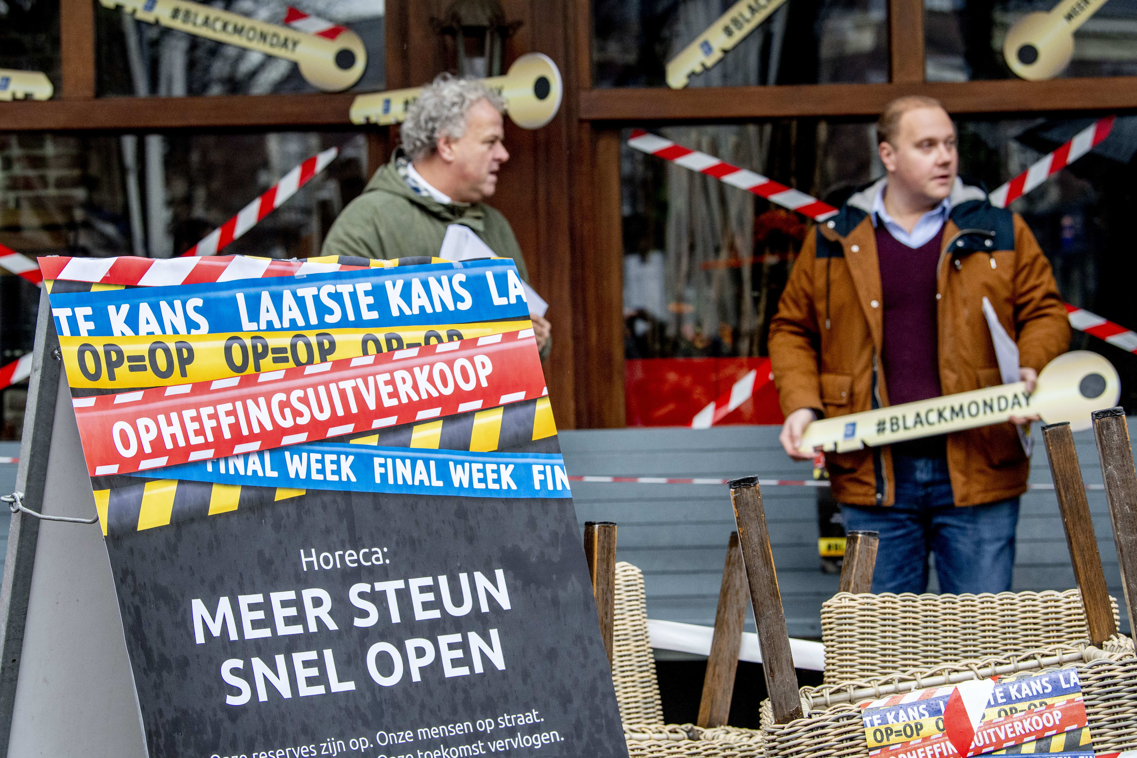 Ook in Amsterdamse cafés gaan vanavond de lichten aan: 'Ben al 300.000 euro kwijt'