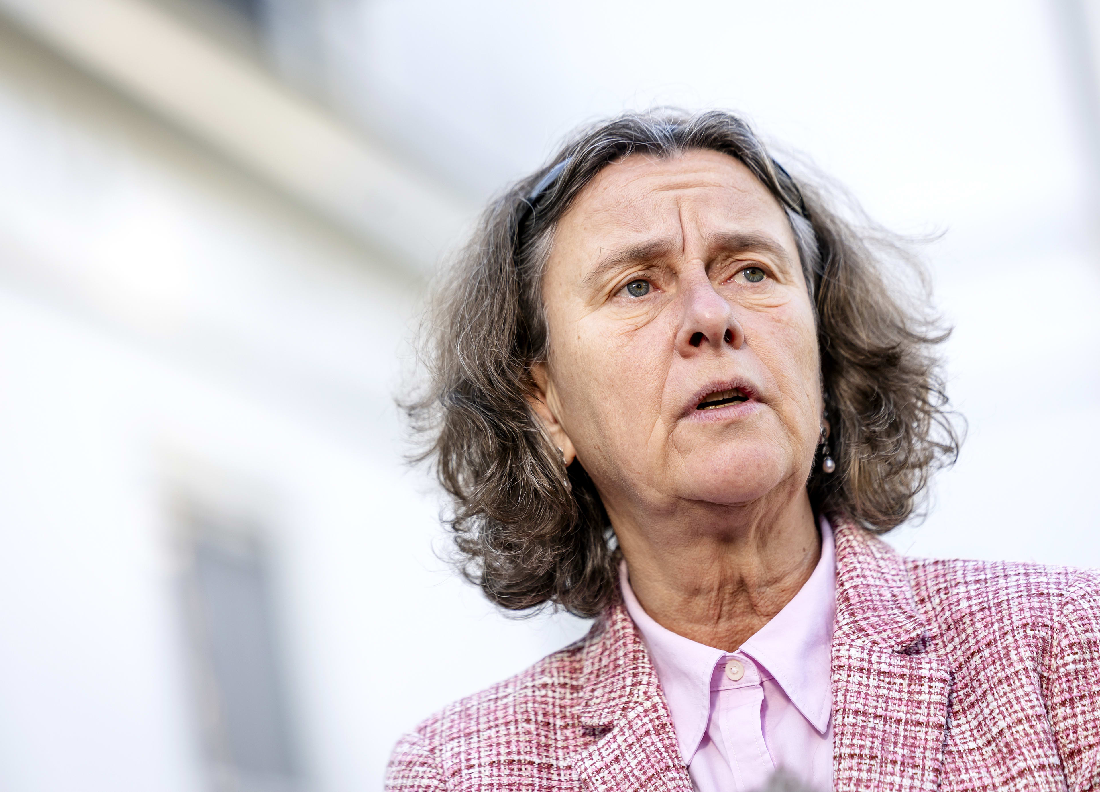Meer dan 100.000 mensen tekenen petitie tegen minister Faber