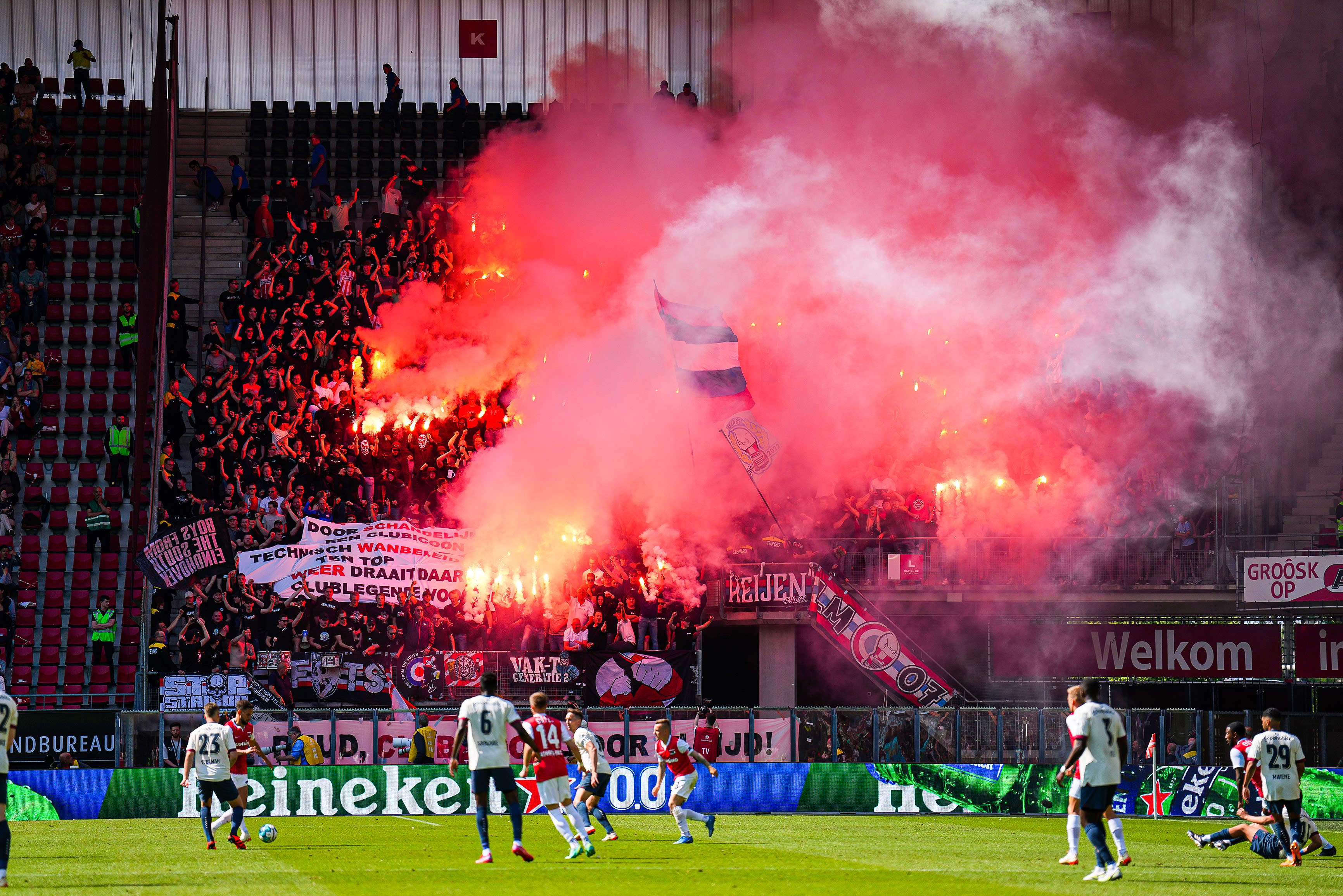 PSV naar voorronden Champions League, rampseizoen Ajax compleet