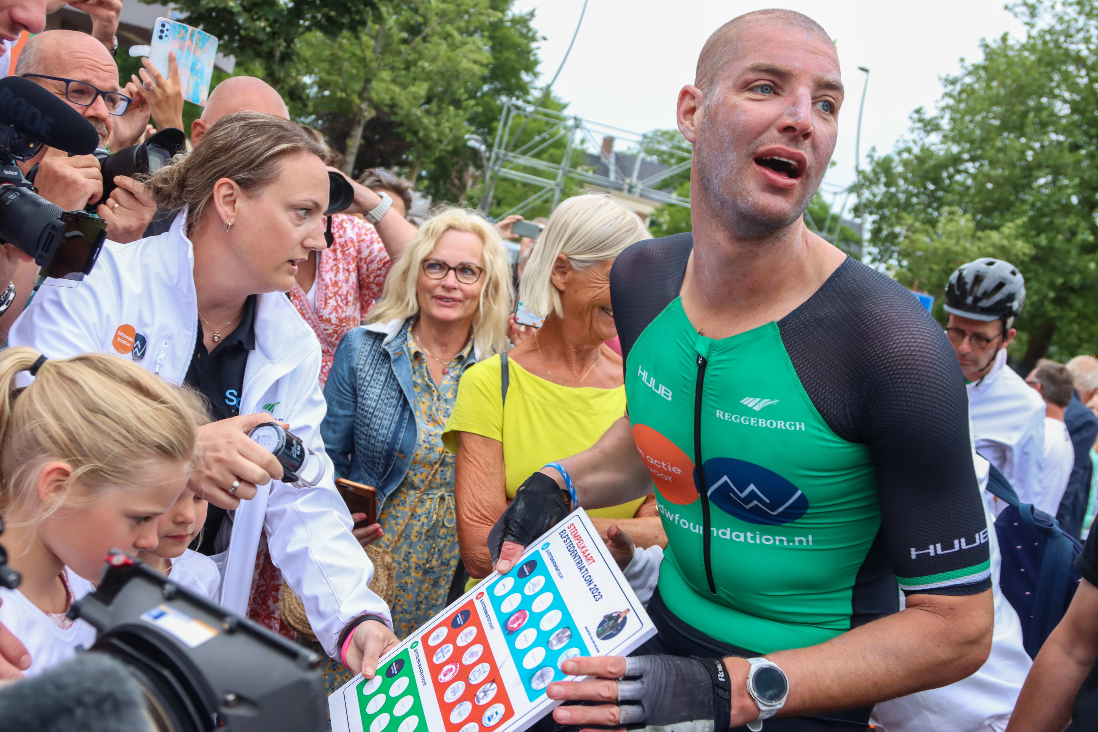 Van der Weijden finisht elfstedentriatlon zaterdag nog niet: 'Hij moet nu eerst rusten'