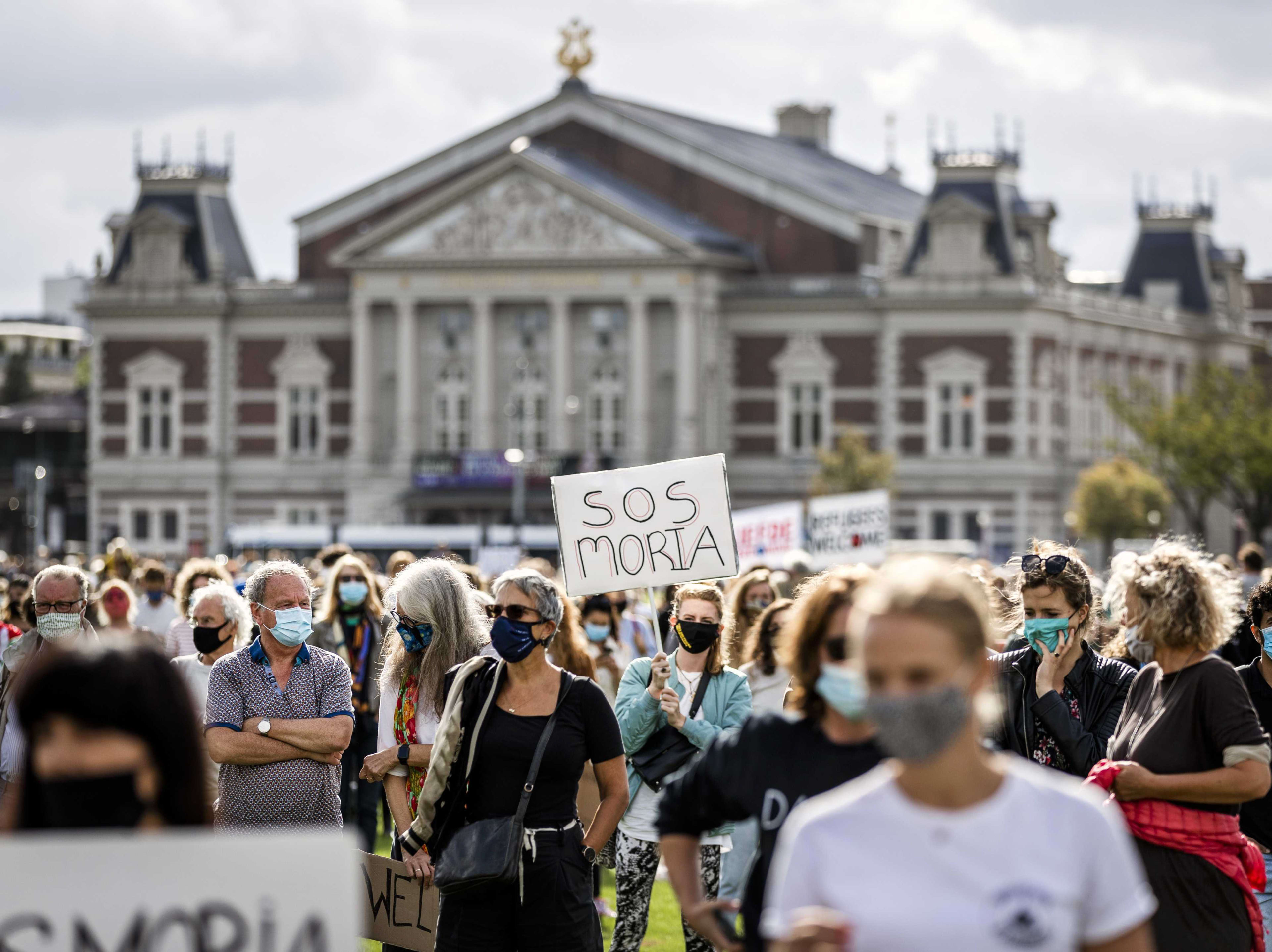 Demonstranten roepen op om vluchtelingen uit Moria naar Nederland te halen