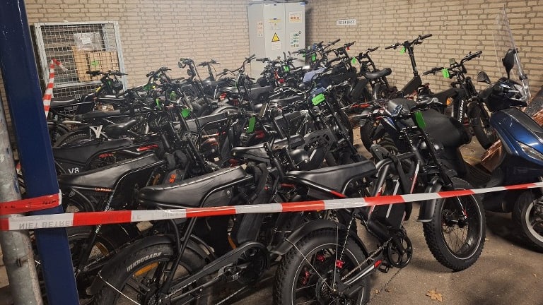 Politie neemt tientallen opgevoerde fatbikes in bij massale controle Eindhoven