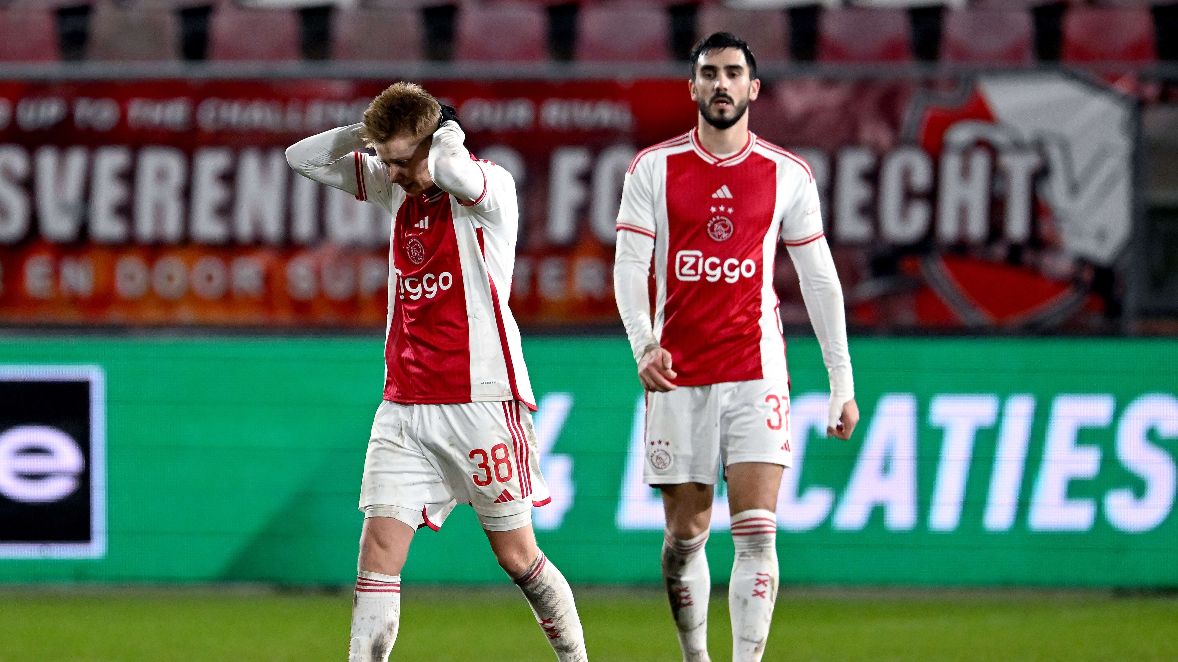 Ajax schaamt zich diep en compenseert meegereisde supporters