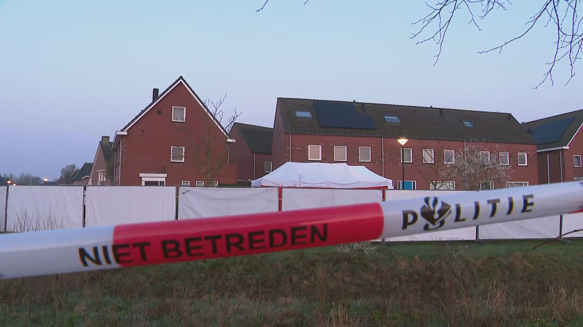 Politie bevestigt: moeder stak kinderen Boekel, meisje (10) buiten levensgevaar