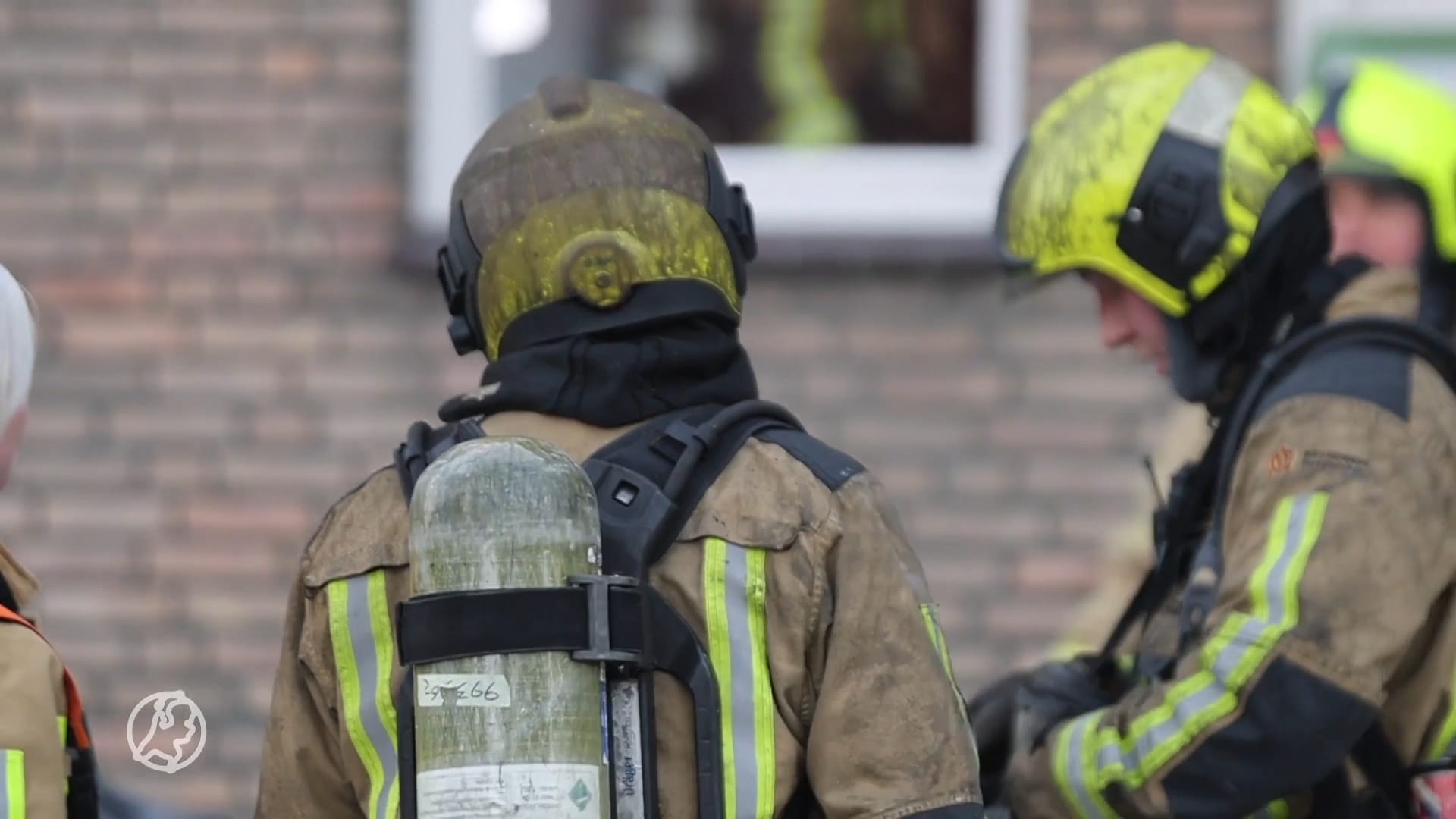 Man van balkon gered bij woningbrand in Delft