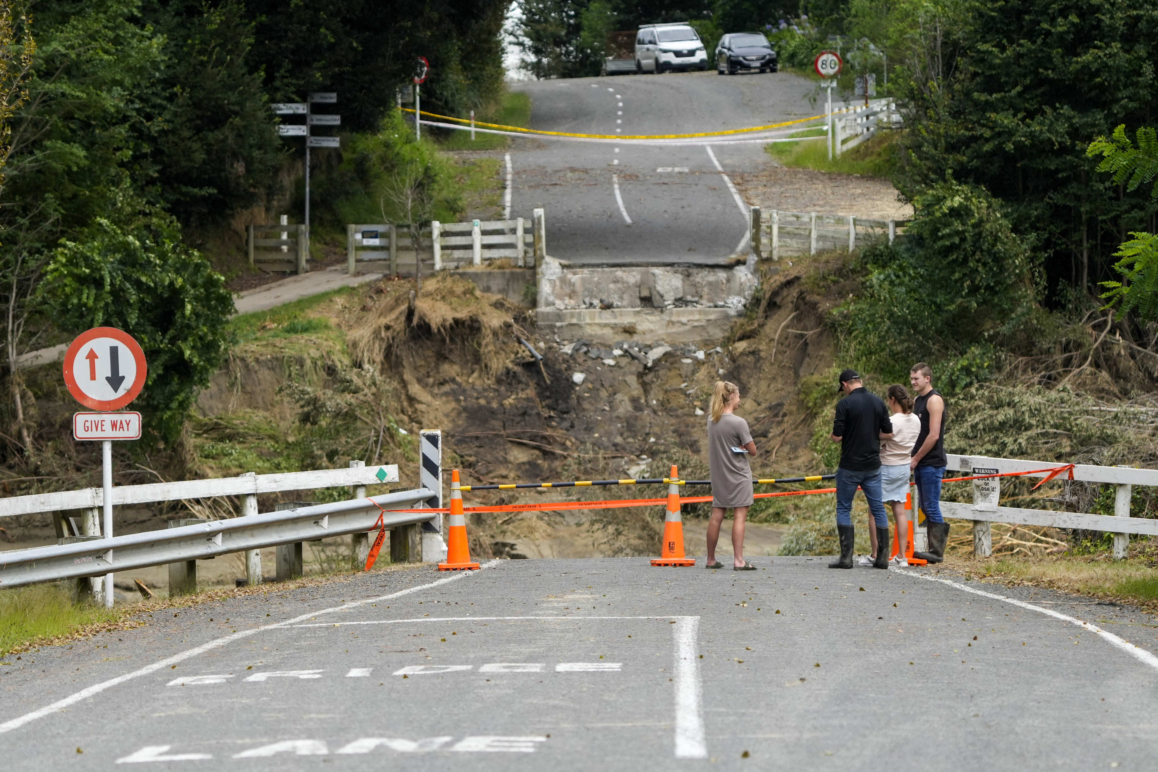 Noodtoestand in Nieuw-Zeeland door orkaan, Nederlandse Mark vertelt over de ravage