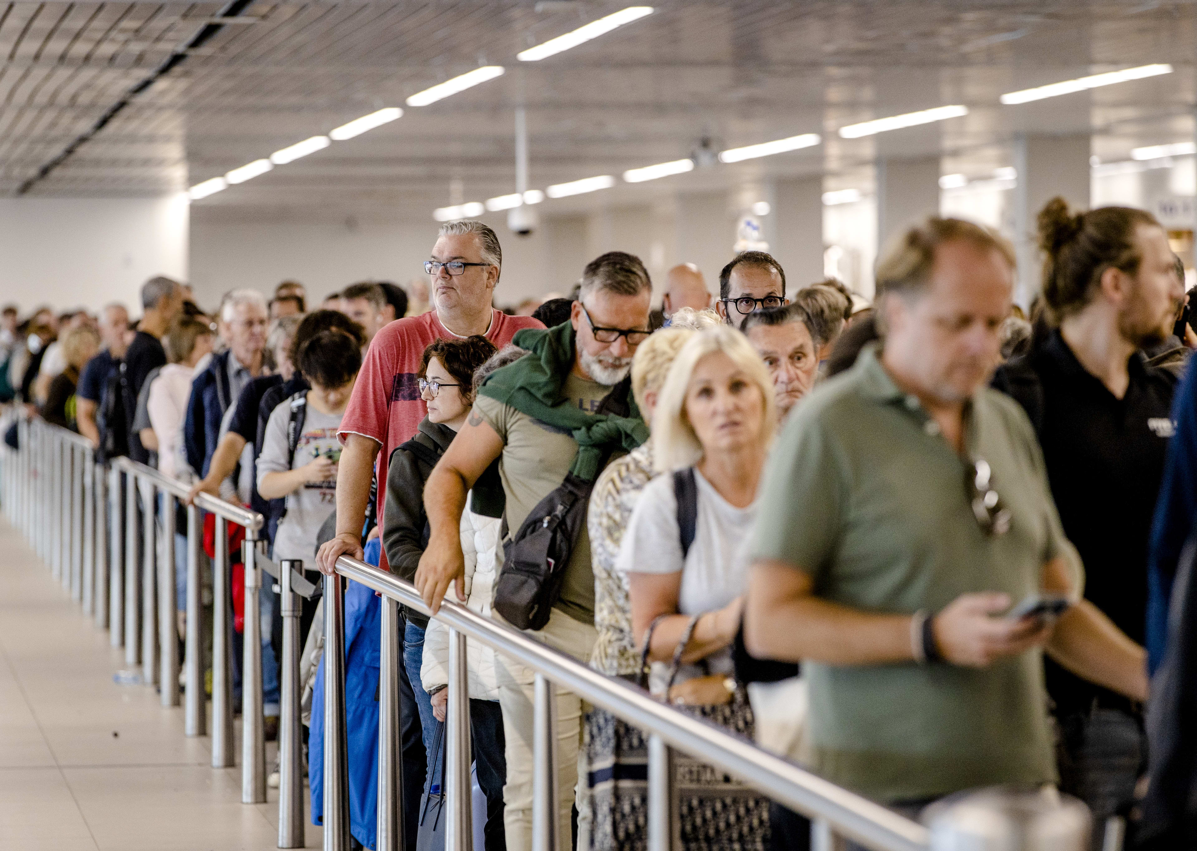 Nooit meer wachten op Schiphol: met deze tips ben je in no-time door de securitycheck